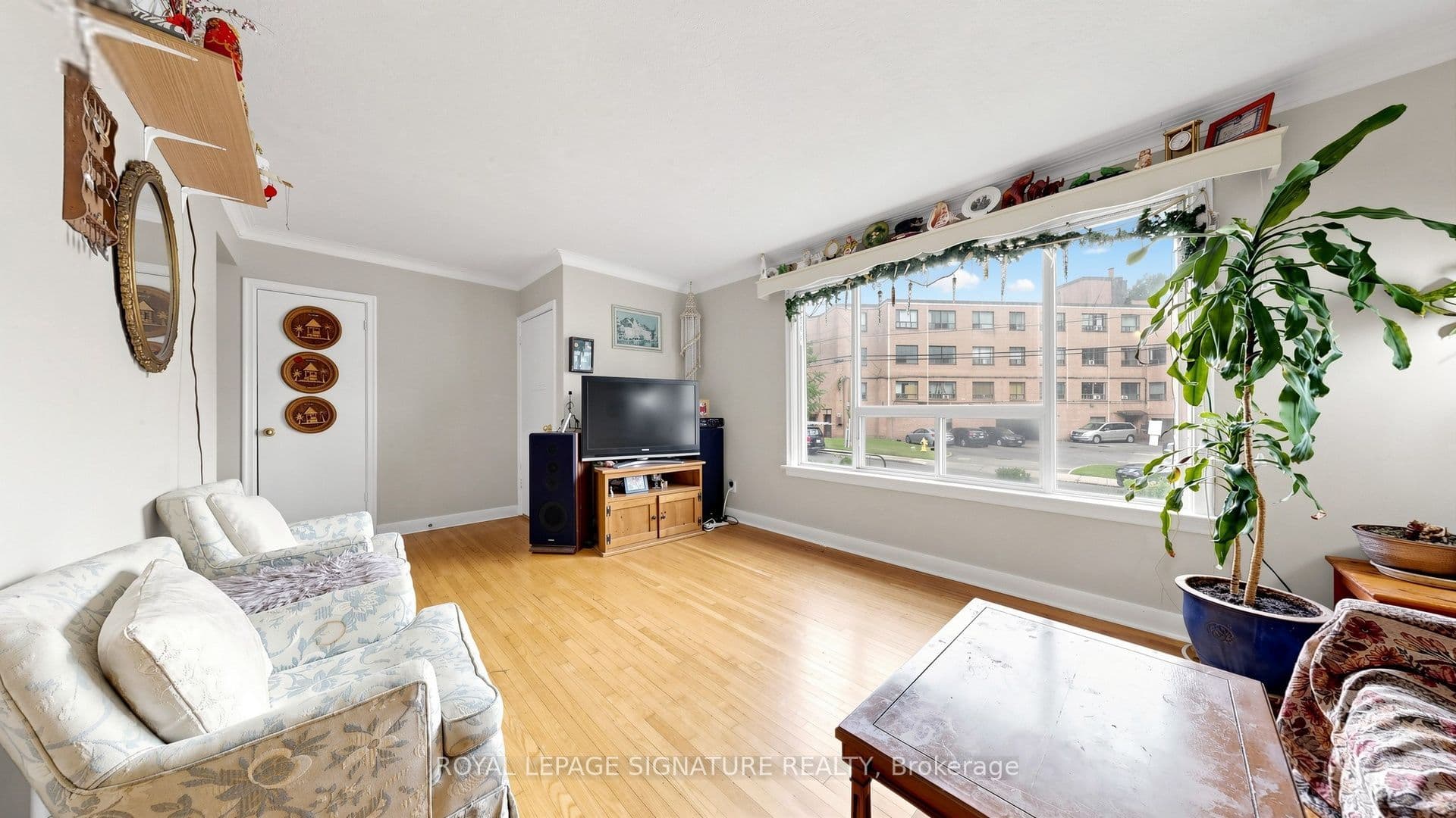 256 Ferris Road, Toronto, ON M4B 1H6