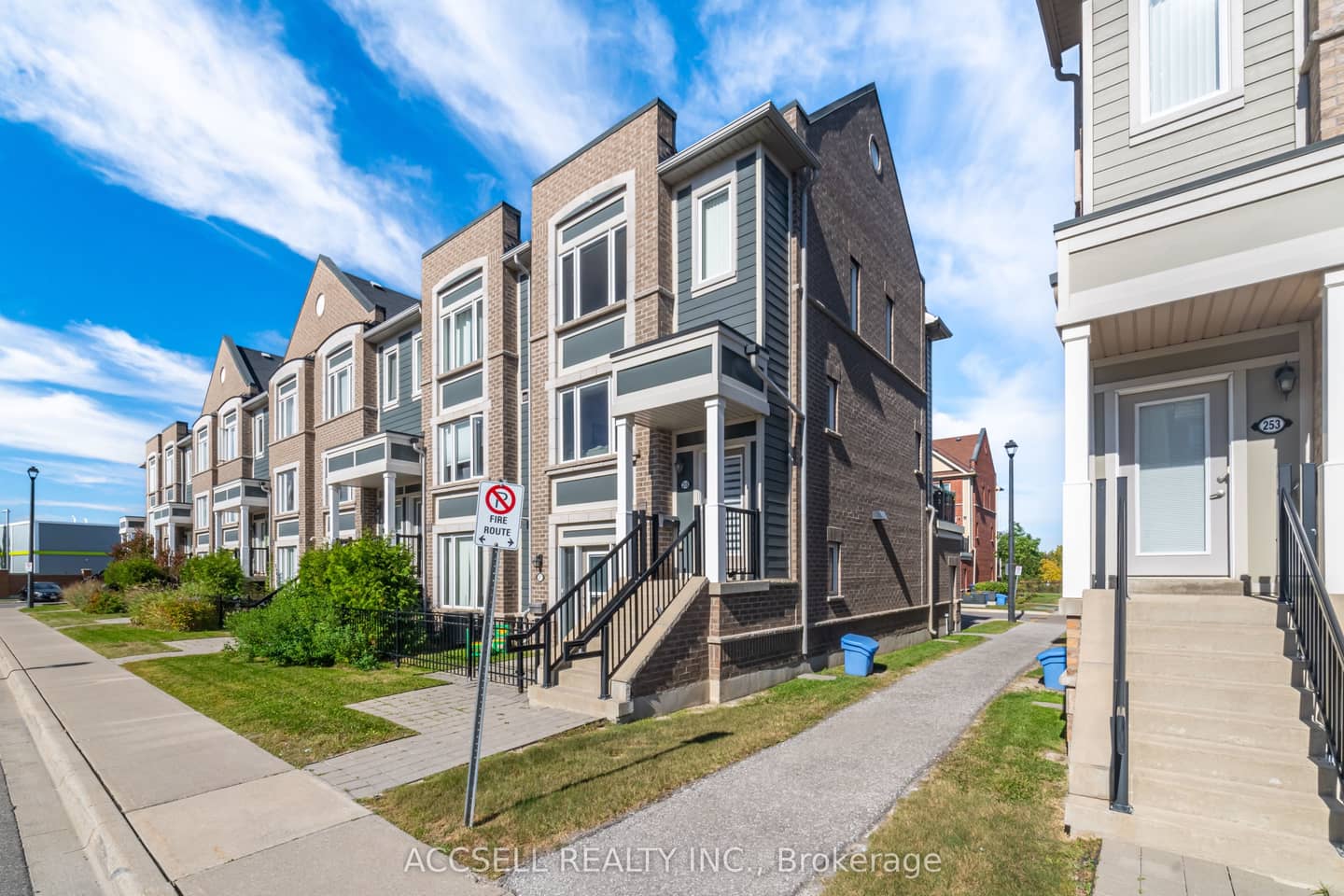 250 Sunny Meadow Boulevard 218, Brampton, ON L6R 3Y7