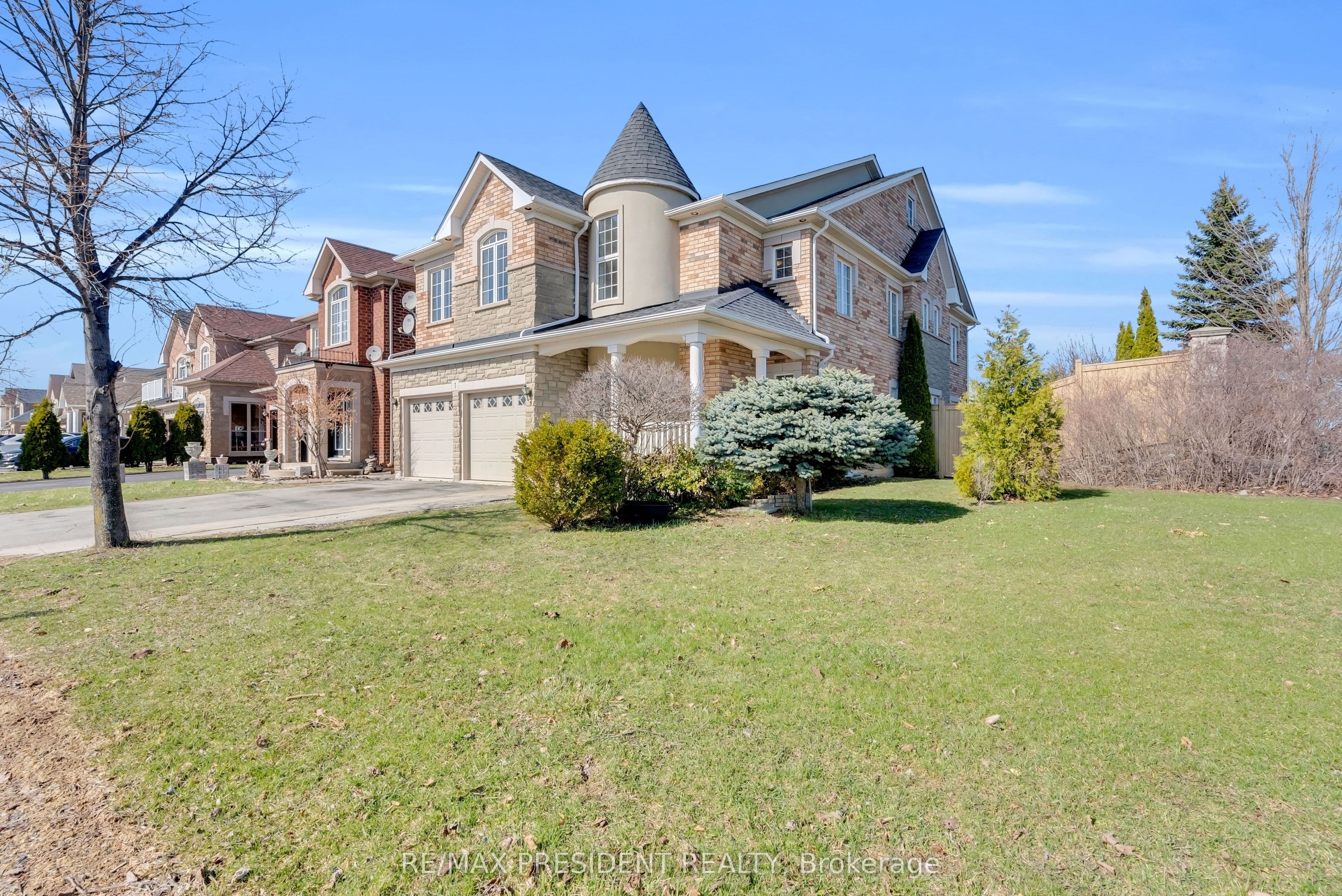 1 Crown Victoria Drive, Brampton, ON L7A 3A2