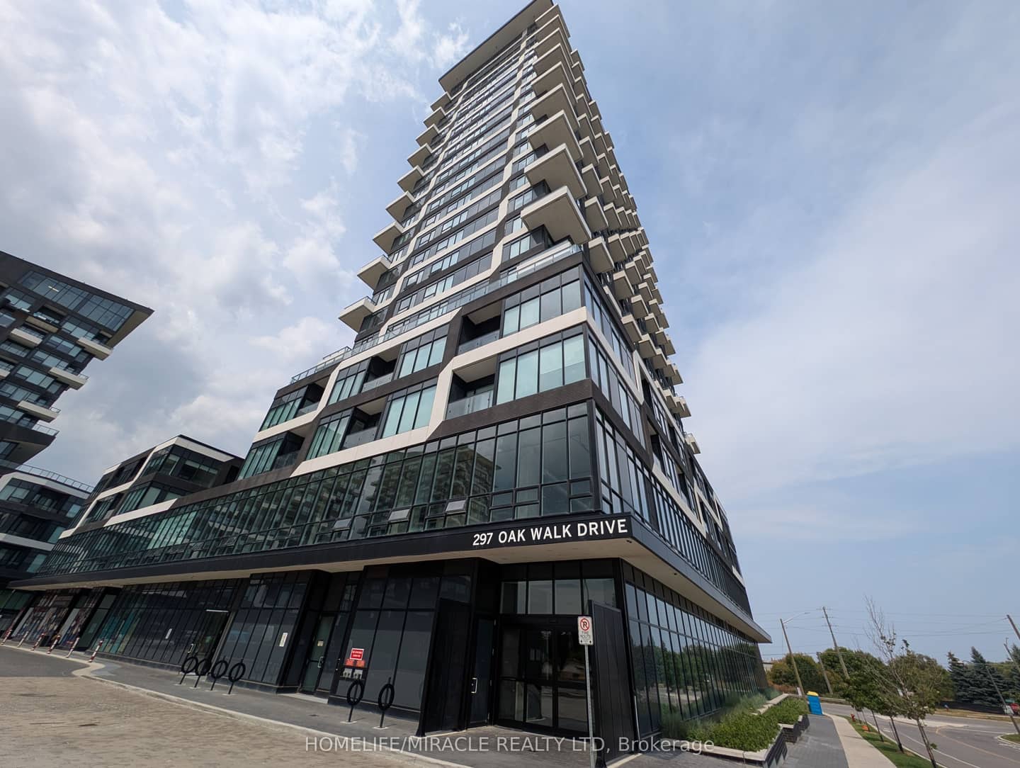 297 Oak Walk Drive 310, Oakville, ON L6H 6Z3