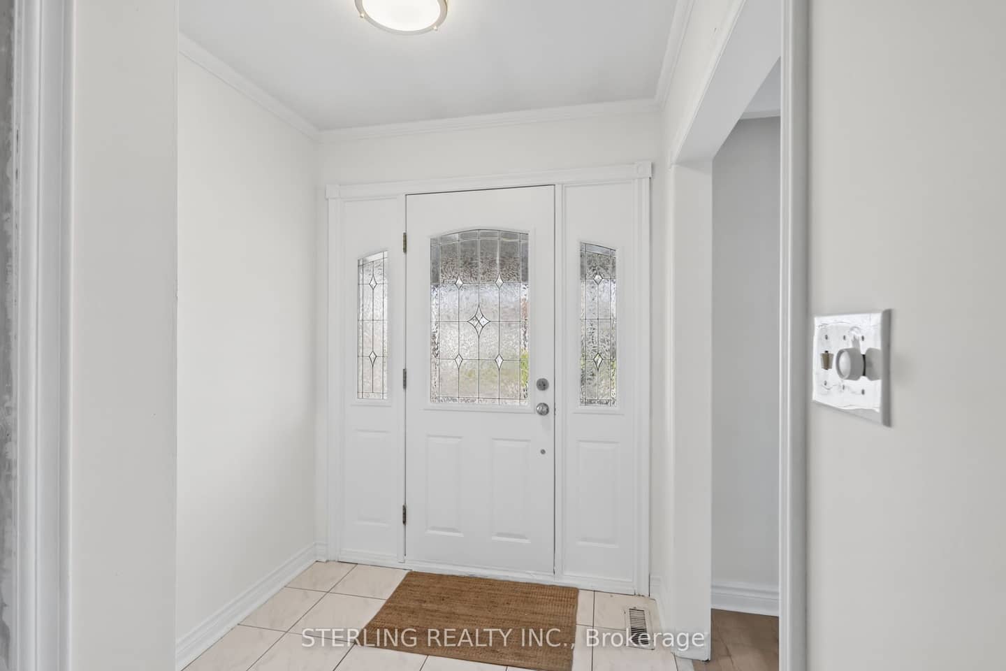 27 Oakmeadow Boulevard, Toronto, ON M1E 4G3