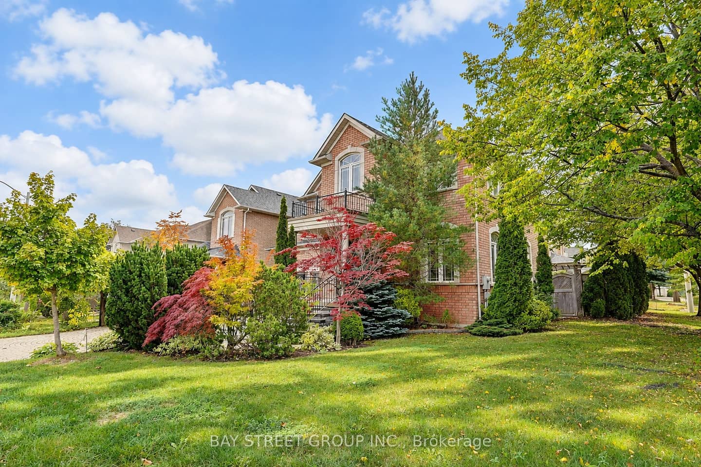 207 Farmstead Road, Richmond Hill, ON L4S 2J6