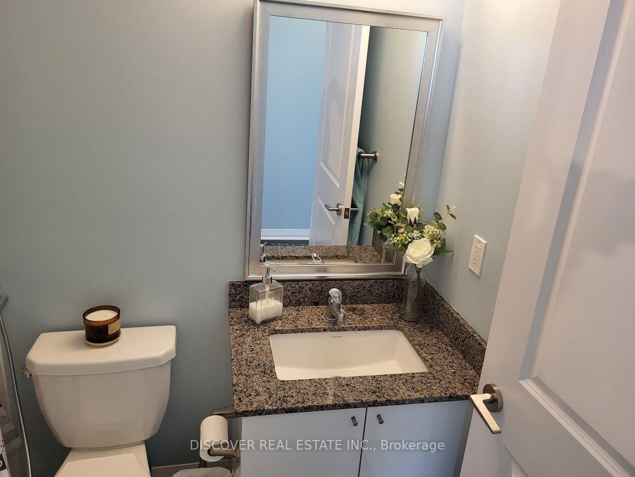 55 Eglinton Avenue W 2402, Mississauga, ON L5R 0E4