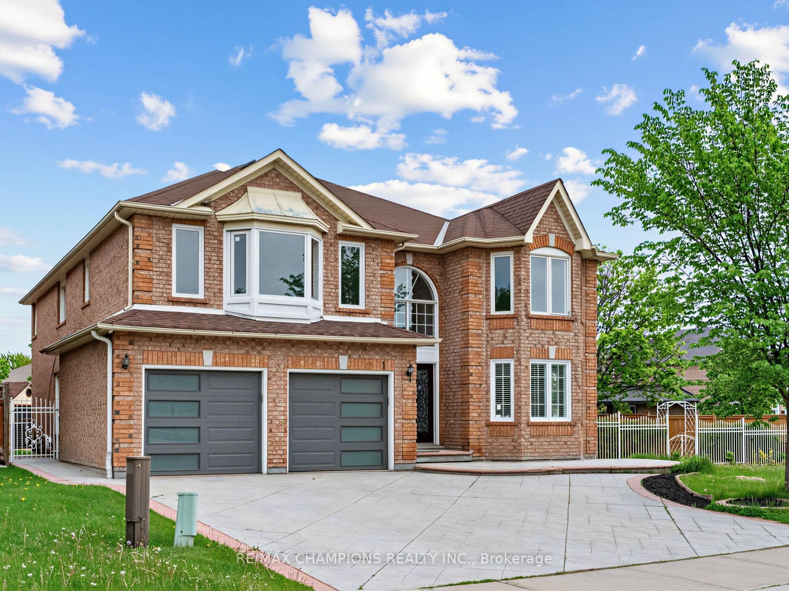 1 Cluster Oak Place, Brampton, ON L6R 1V2