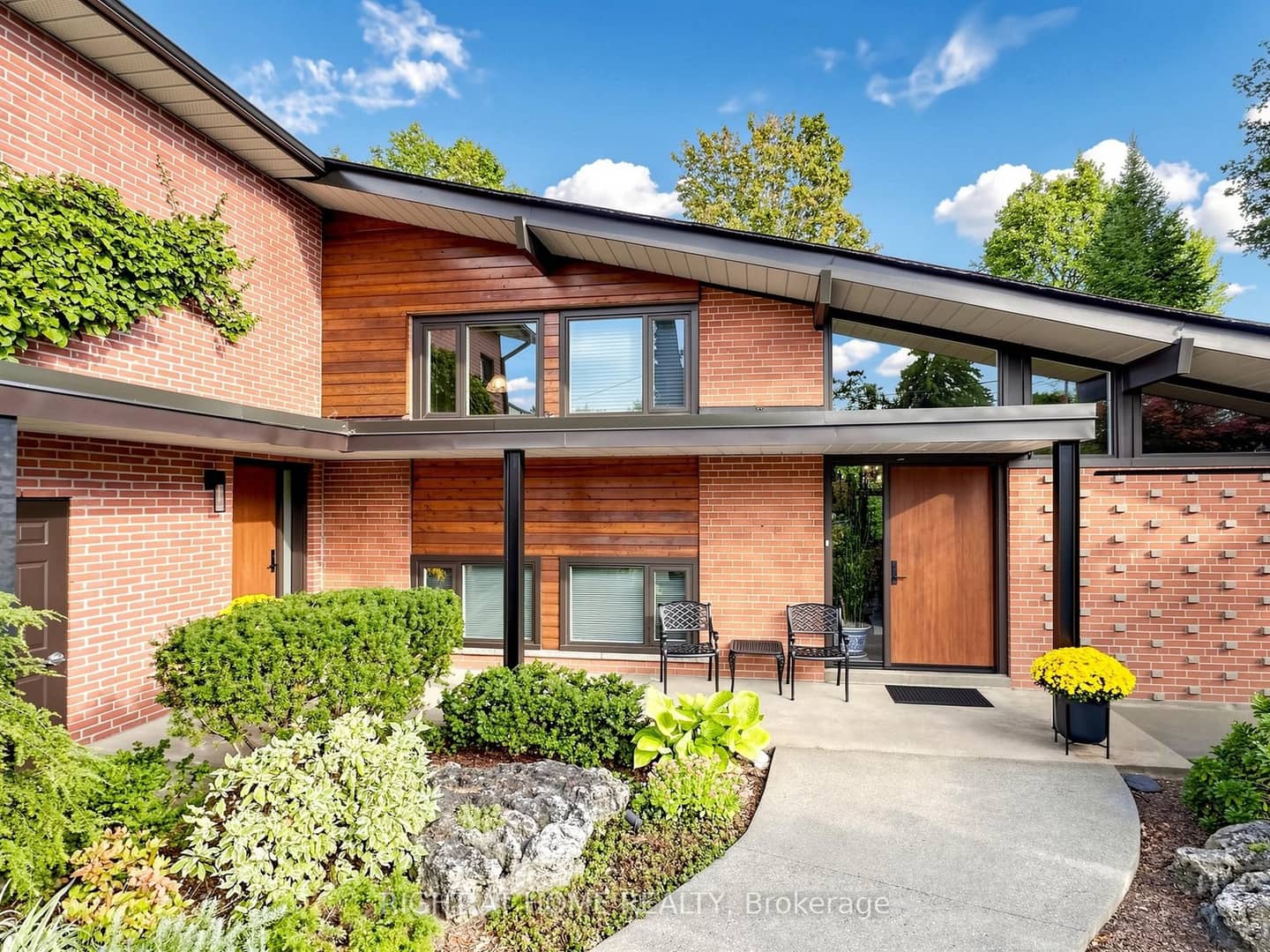 4 Grovetree Road, Toronto, ON M9V 2Y2