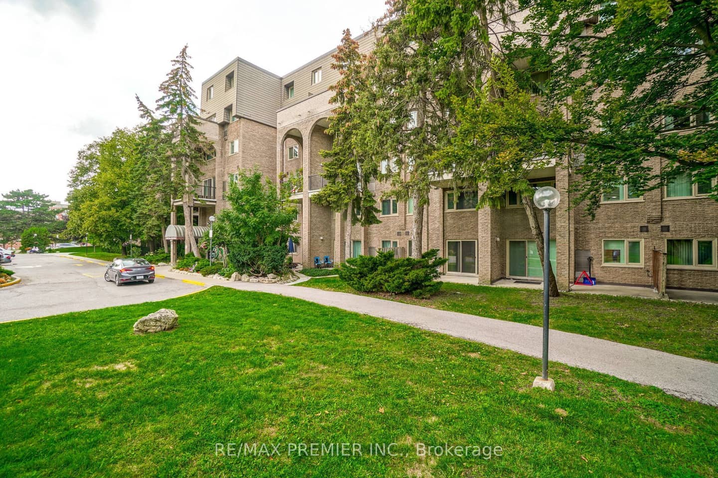 4005 Don Mills Road 345, Toronto, ON M2H 3J9