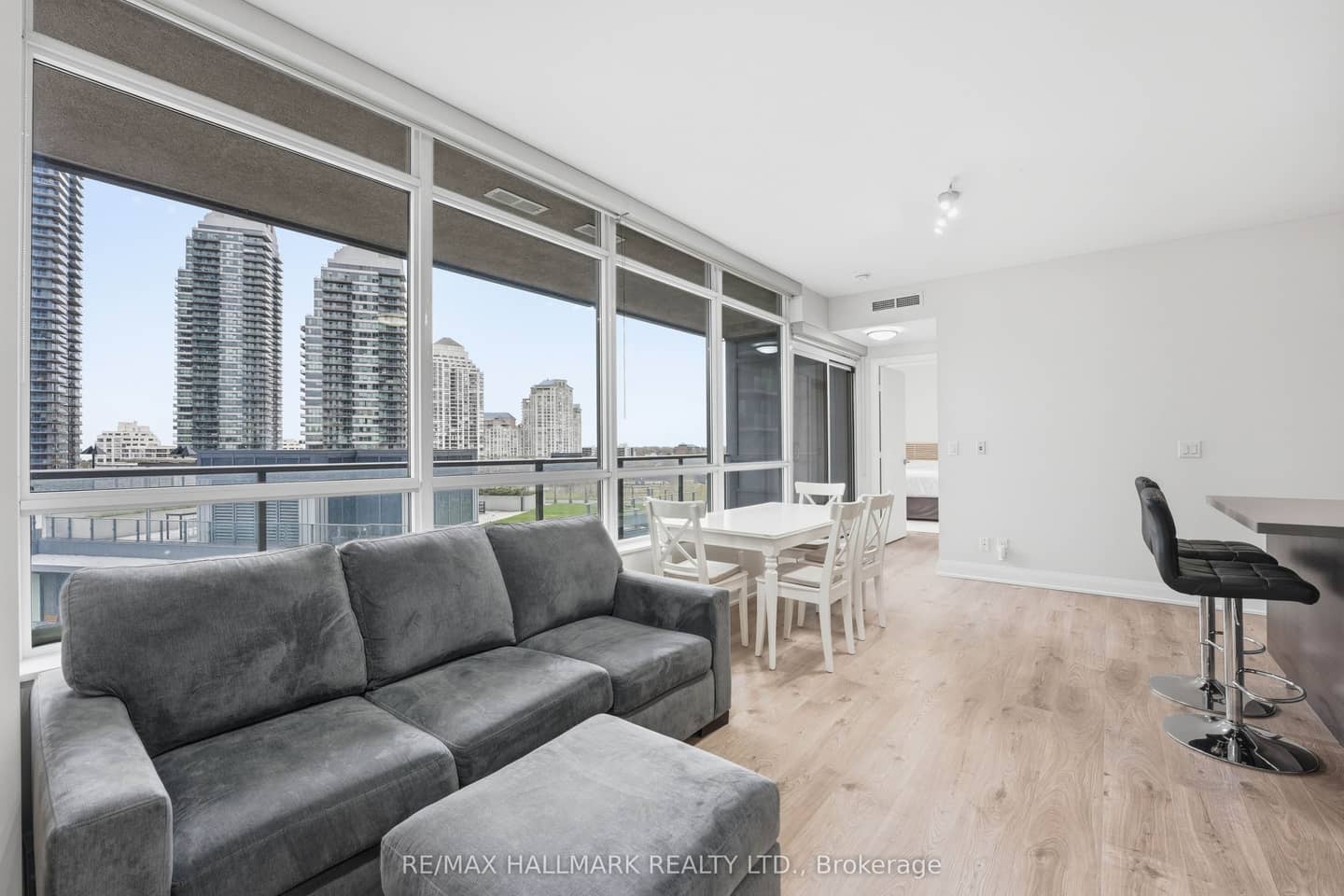 36 Park Lawn Road 710, Toronto, ON M8Y 0E5