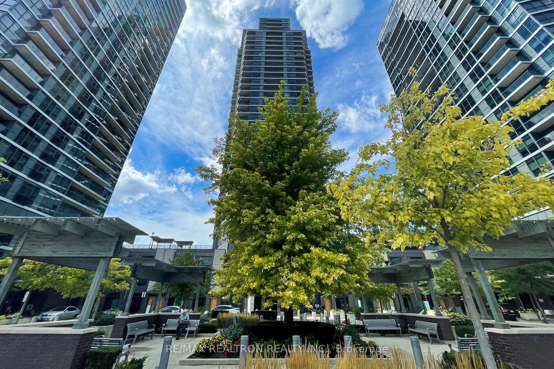 9 Valhalla Inn Road 1811, Toronto, ON M9B 0B2
