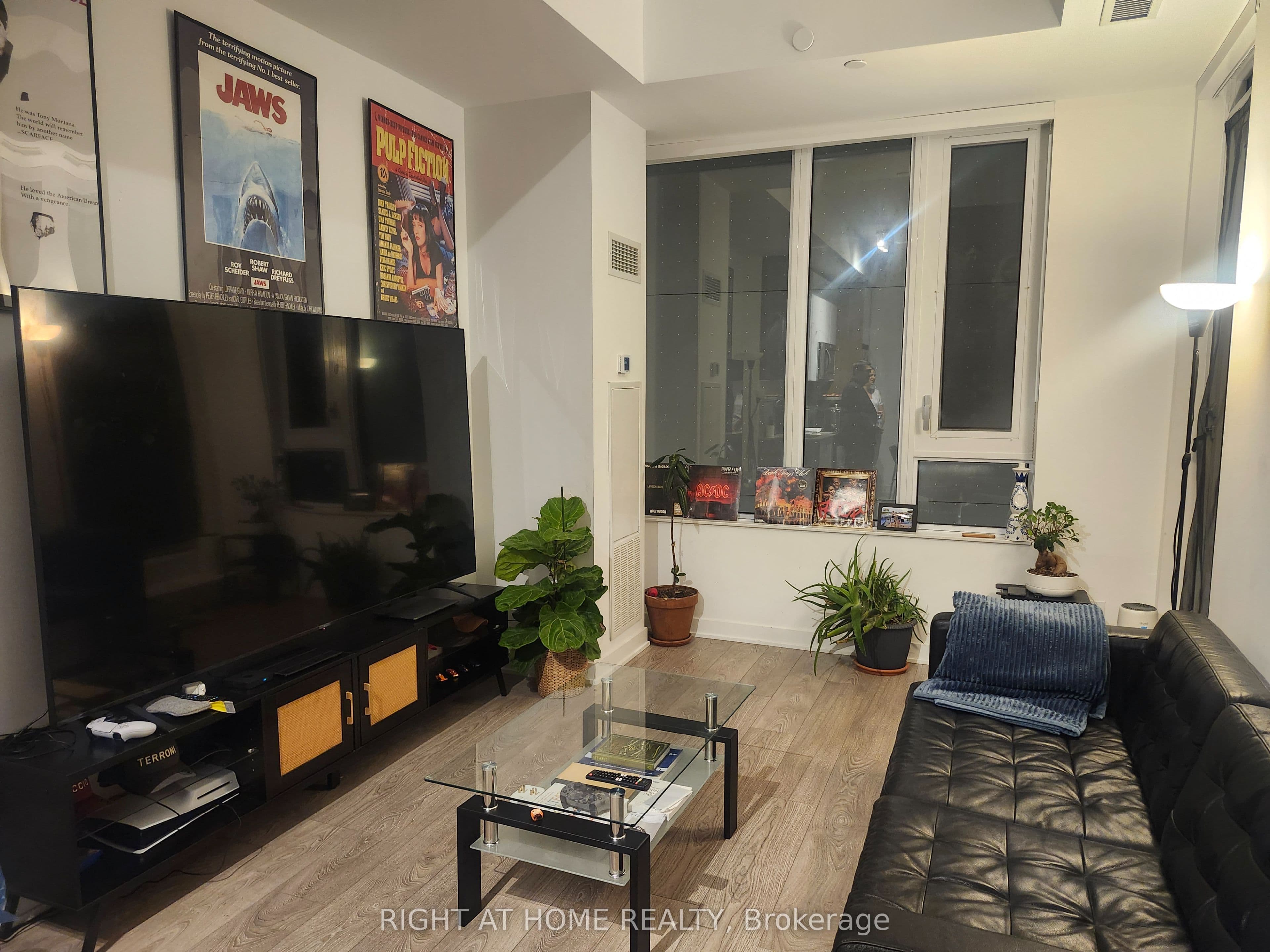 543 Richmond Street W 221, Toronto, ON M5V 1Y6