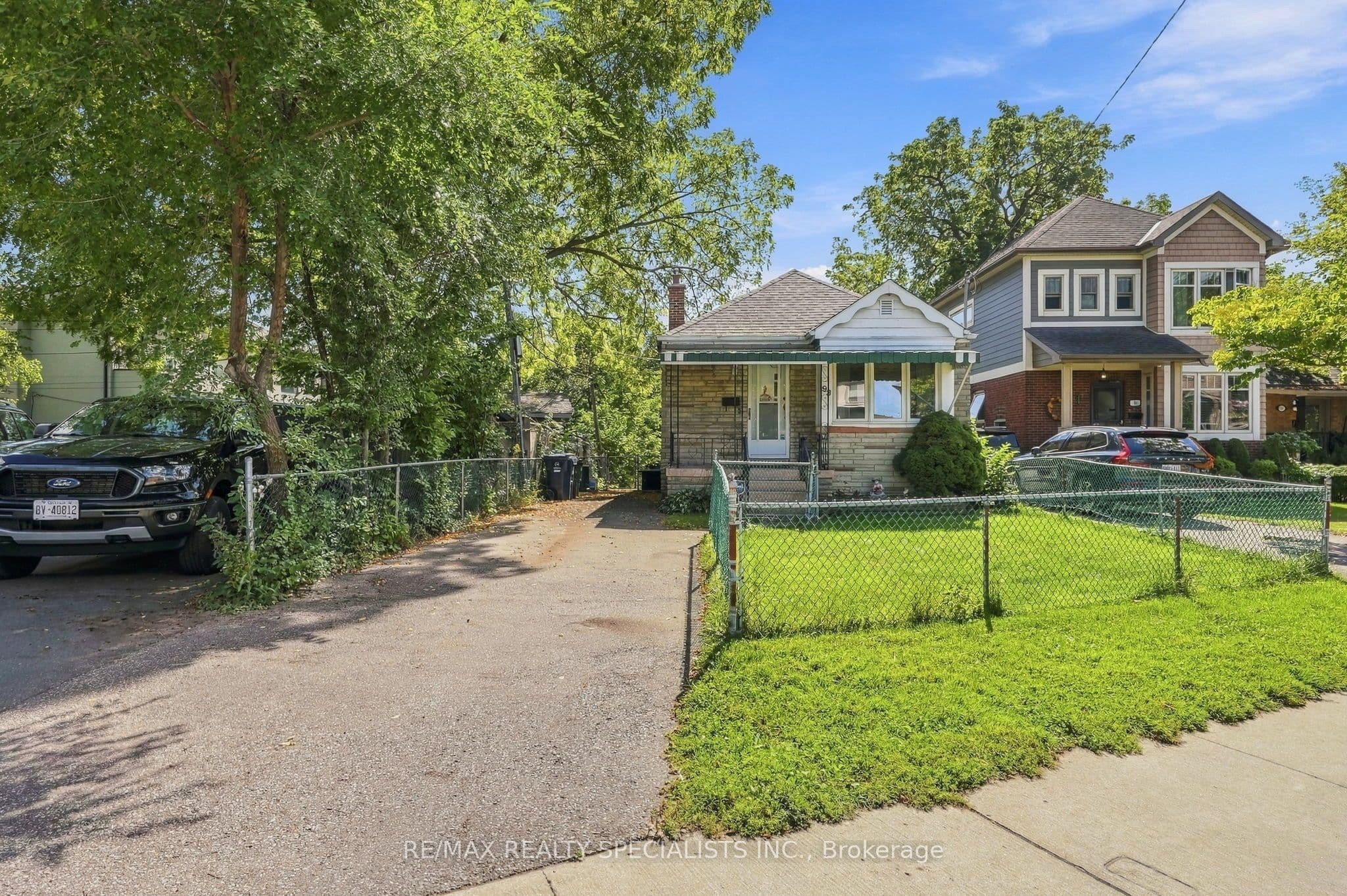 93 Cavell Avenue, Toronto, ON M8V 1P4