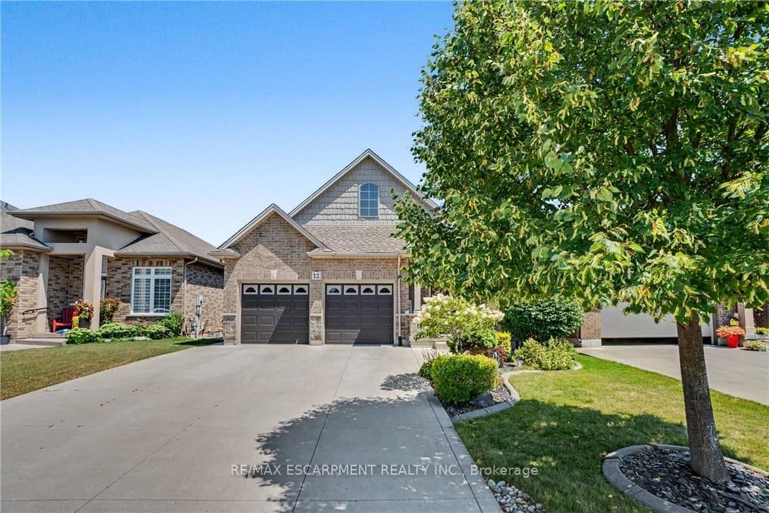 12 Silverwood Avenue, Welland, ON L3C 0B7