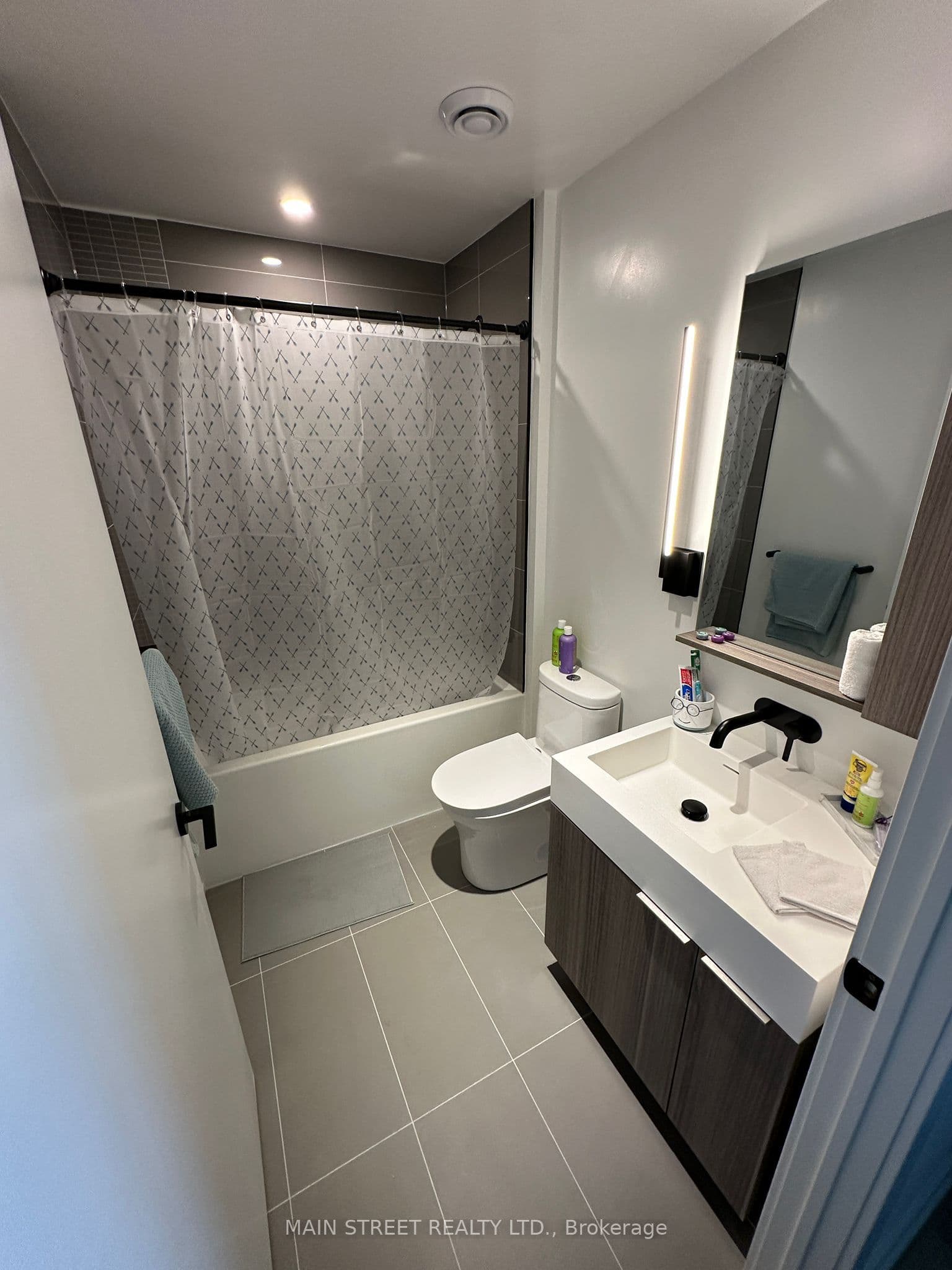 117 Broadway Avenue 2207, Toronto, ON M4P 1V3