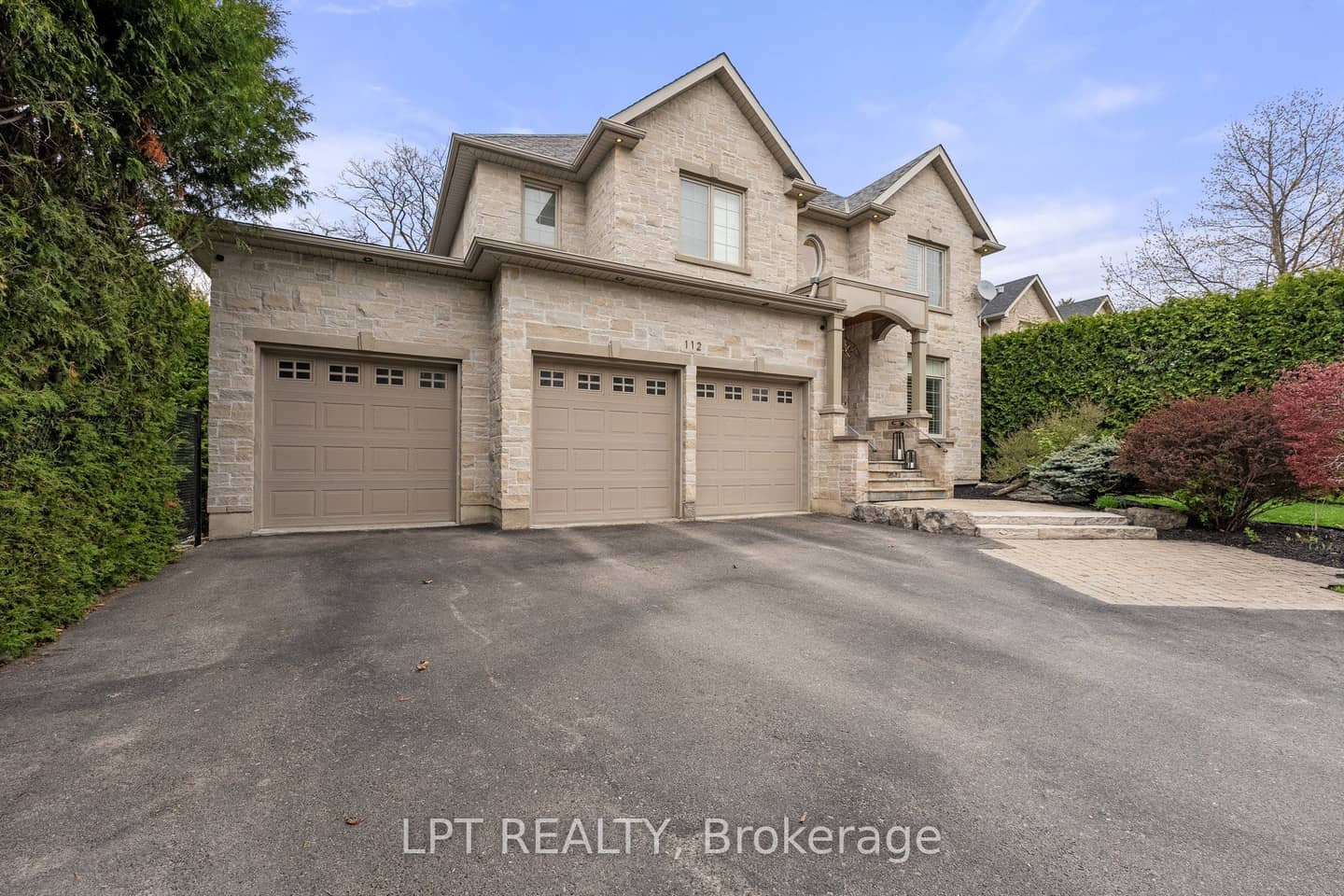112 Tyler Street, Aurora, ON L4G 2N3