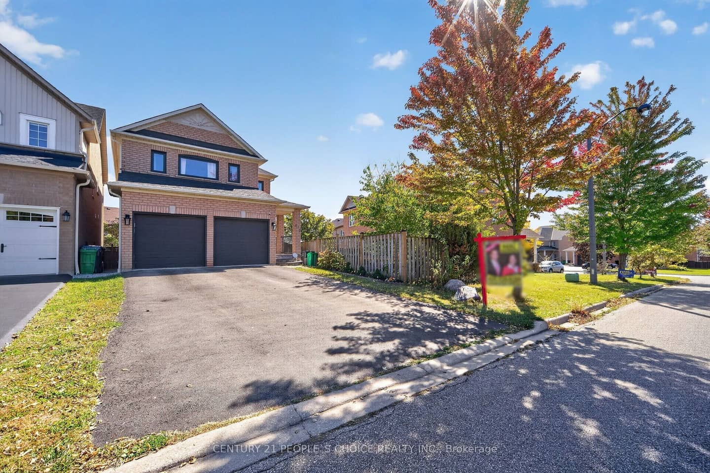 812 Knotty Pine Grove, Mississauga, ON L5W 1K5