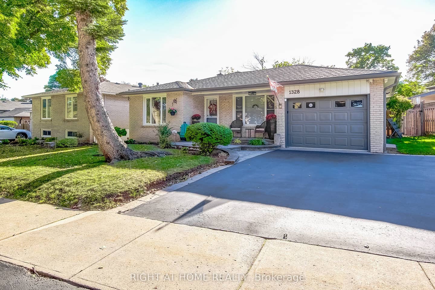 1328 Falgarwood Drive, Oakville, ON L6H 2L9
