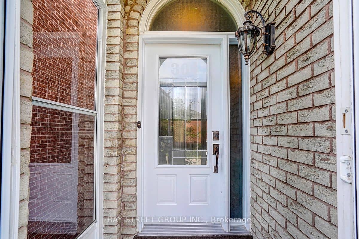 304 Charlton Avenue, Vaughan, ON L4J 6H4