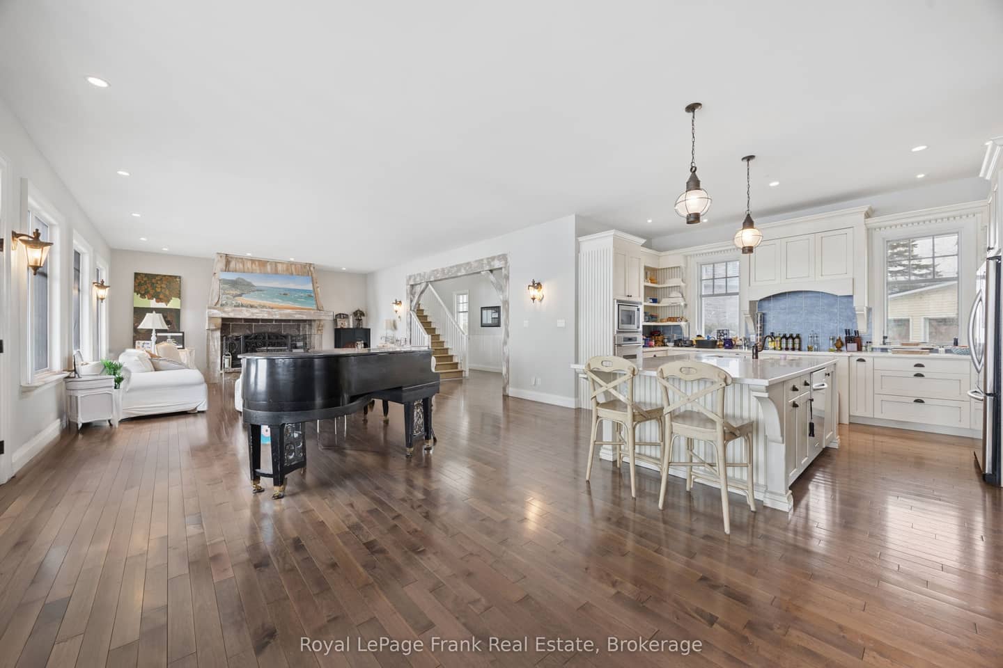 136 Lake Drive E, Georgina, ON L4P 3E9