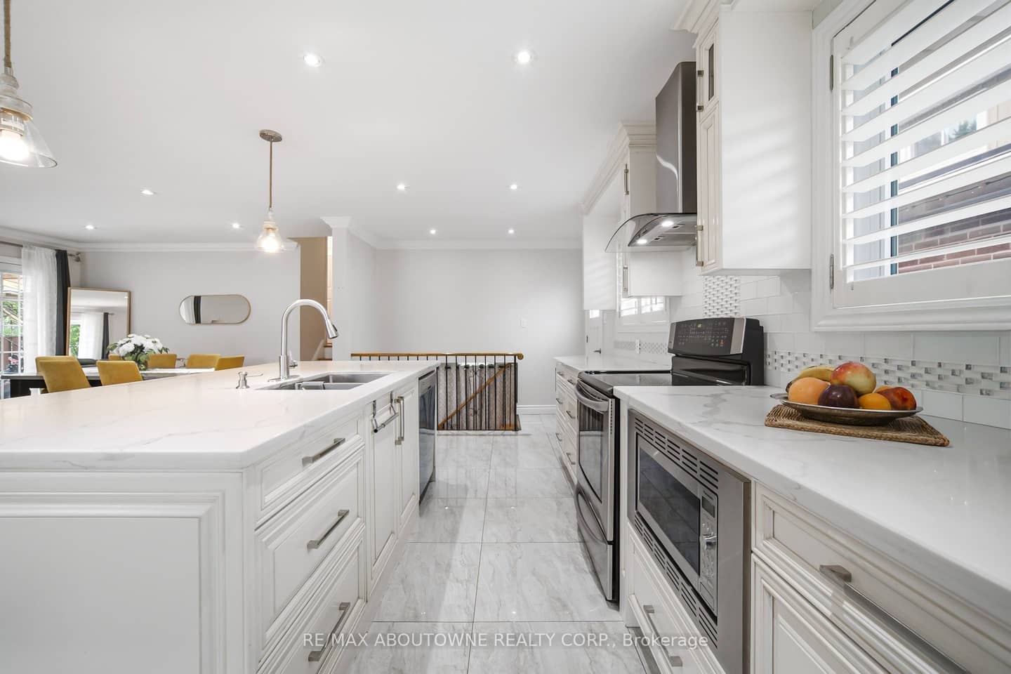 6346 Neuchatel Road, Mississauga, ON L5N 2J8