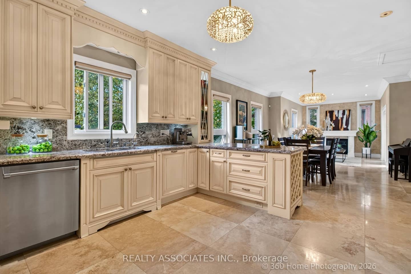 128 Coalbrook Court, Vaughan, ON L4L 9B6