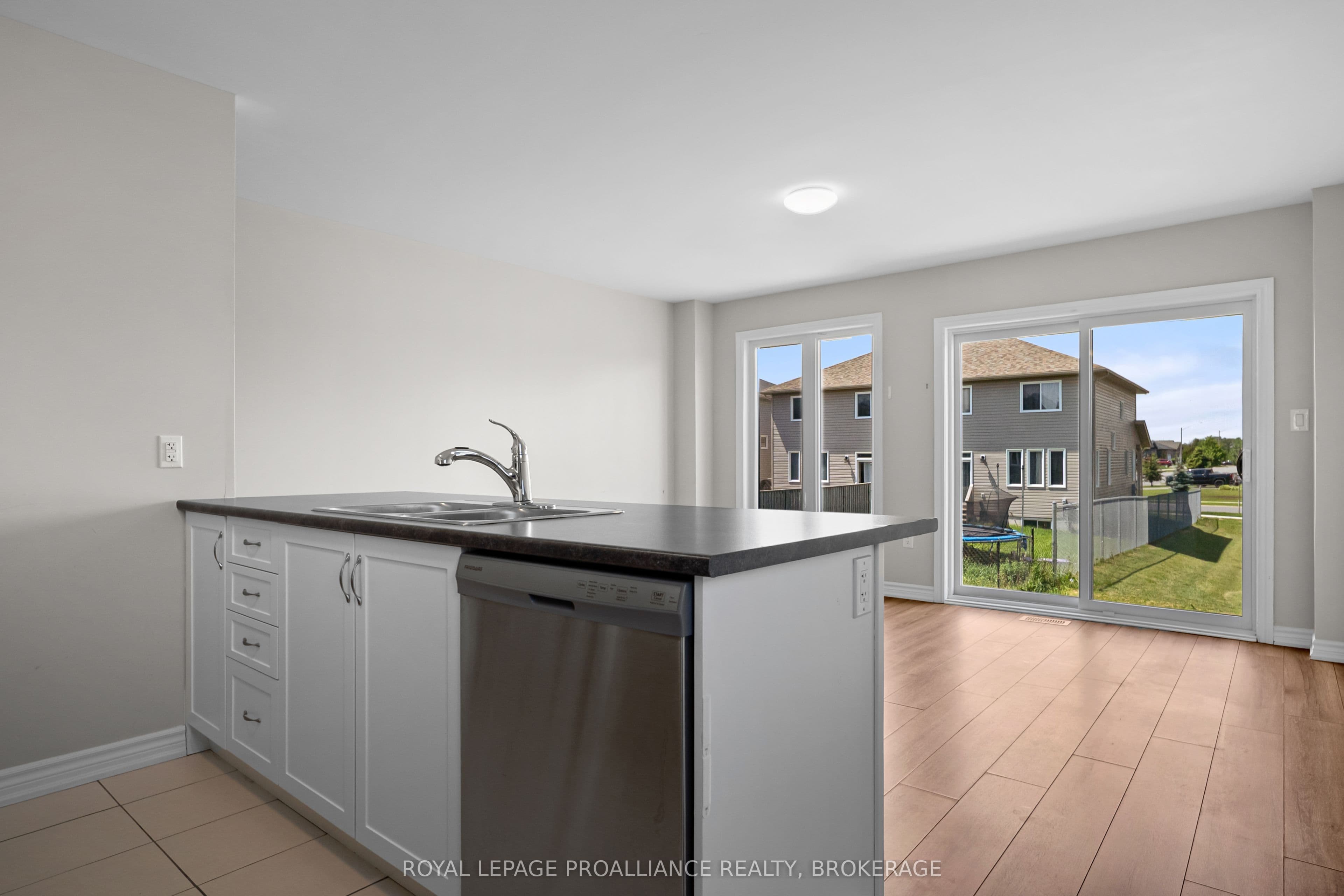 40 Tegan Court, Loyalist, ON K0H 2H0