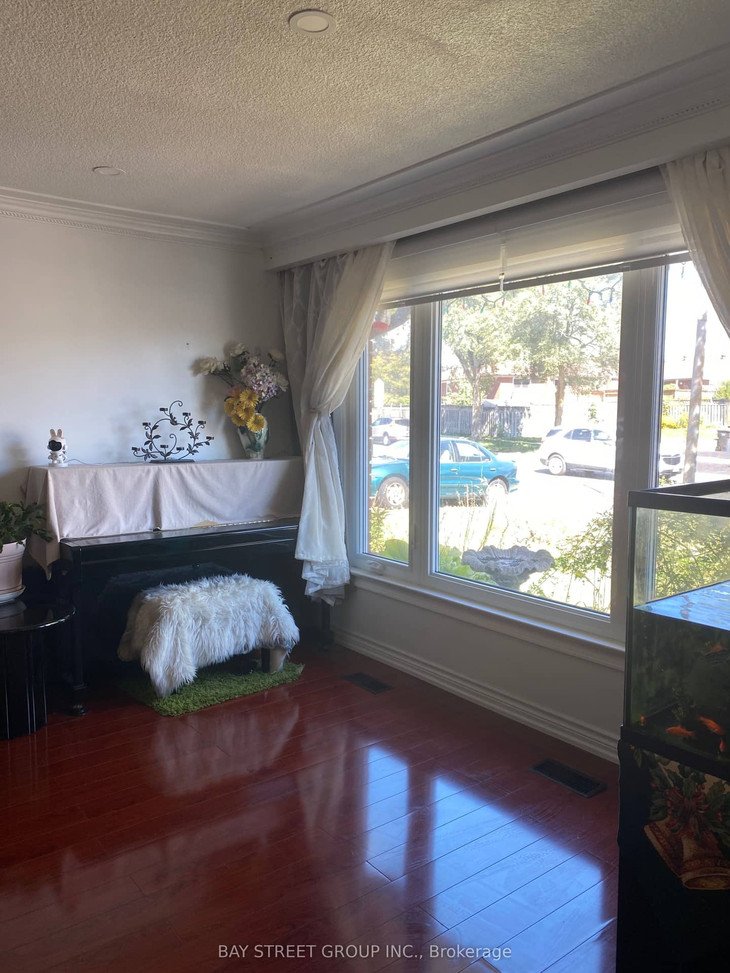 3412 Ellengale Drive, Mississauga, ON L5C 1Z4