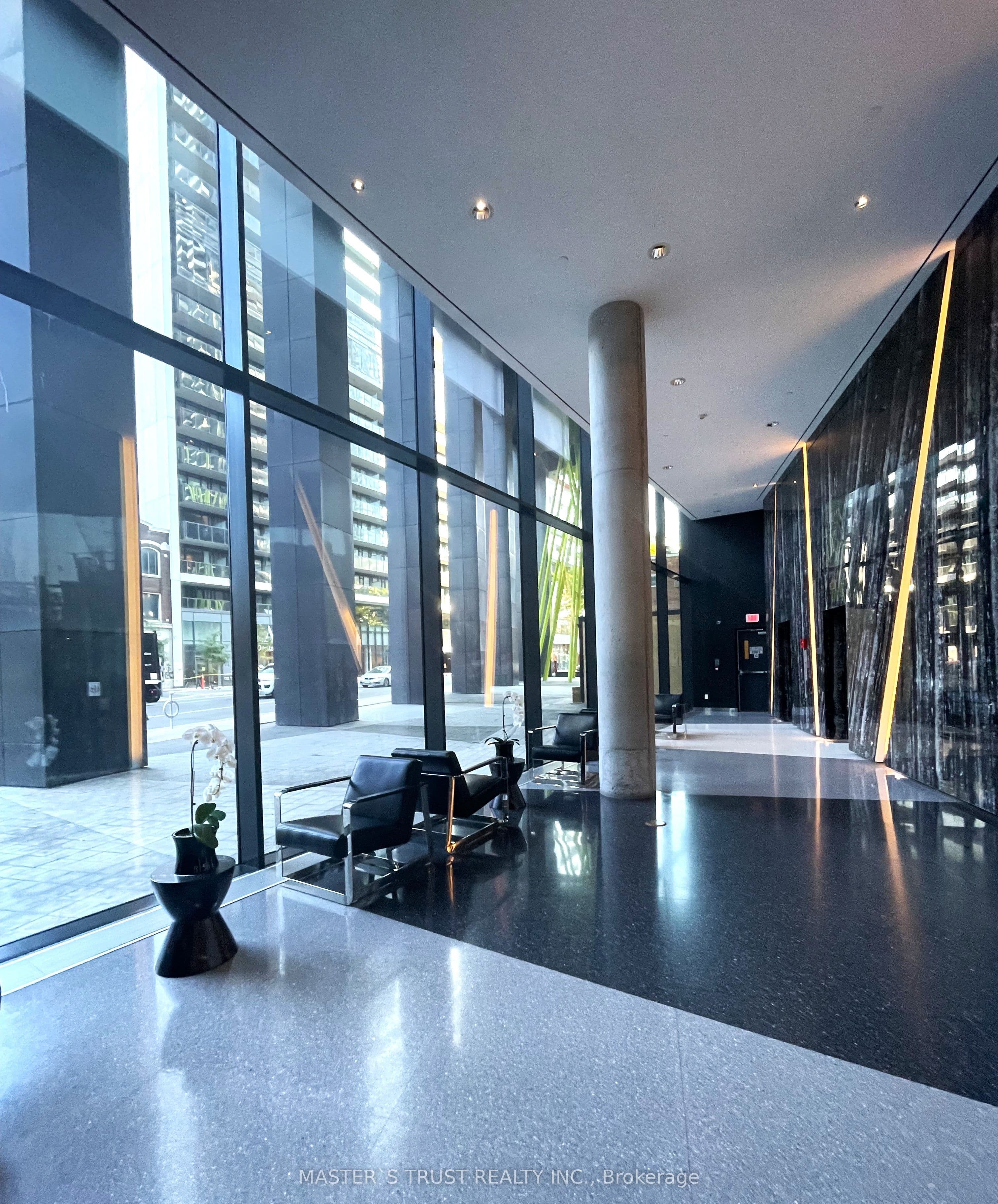 125 Peter Street 809, Toronto, ON M5V 0M2