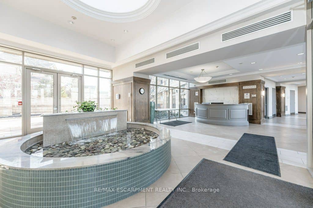 2391 CENTRAL PARK Drive 209, Oakville, ON L6H 0E4