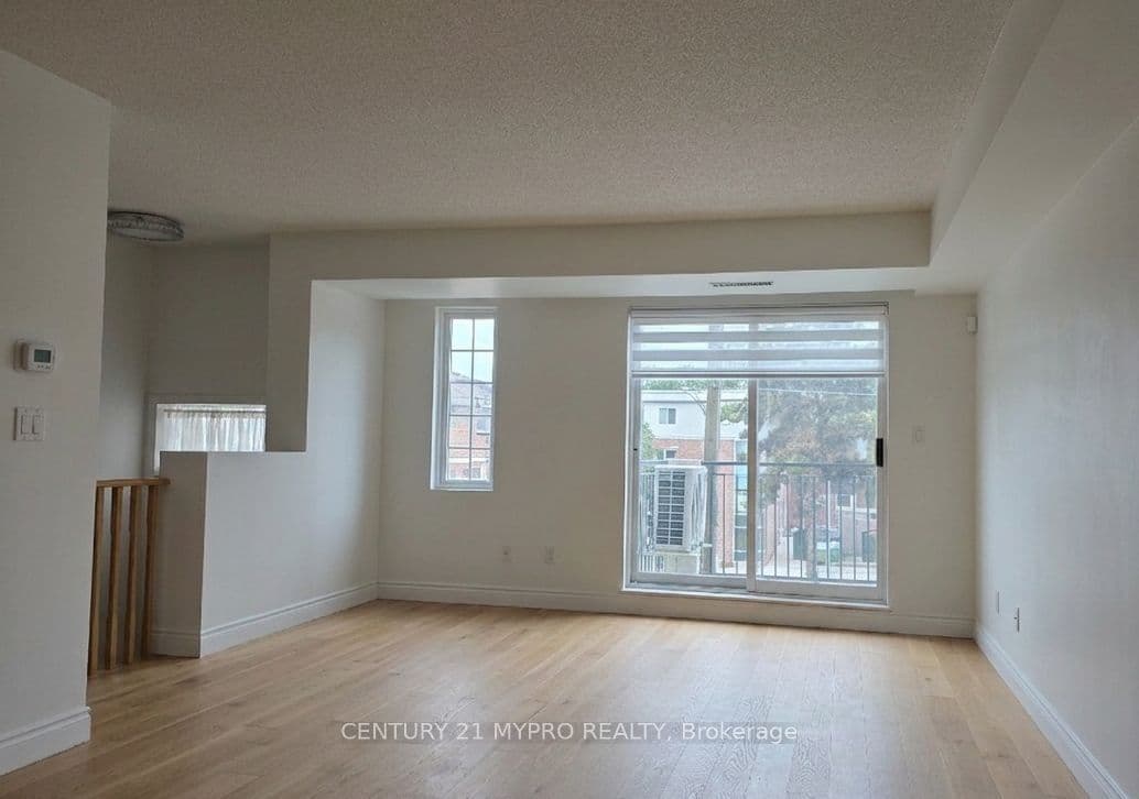 221 Grandview Way, Toronto, ON M2N 6V3