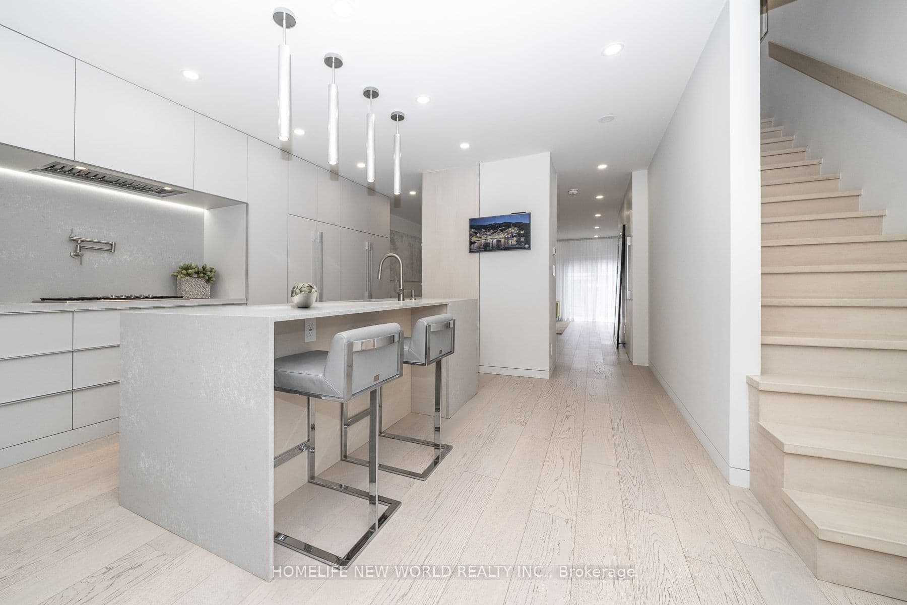 30 Carling Avenue, Toronto, ON M6G 3S1