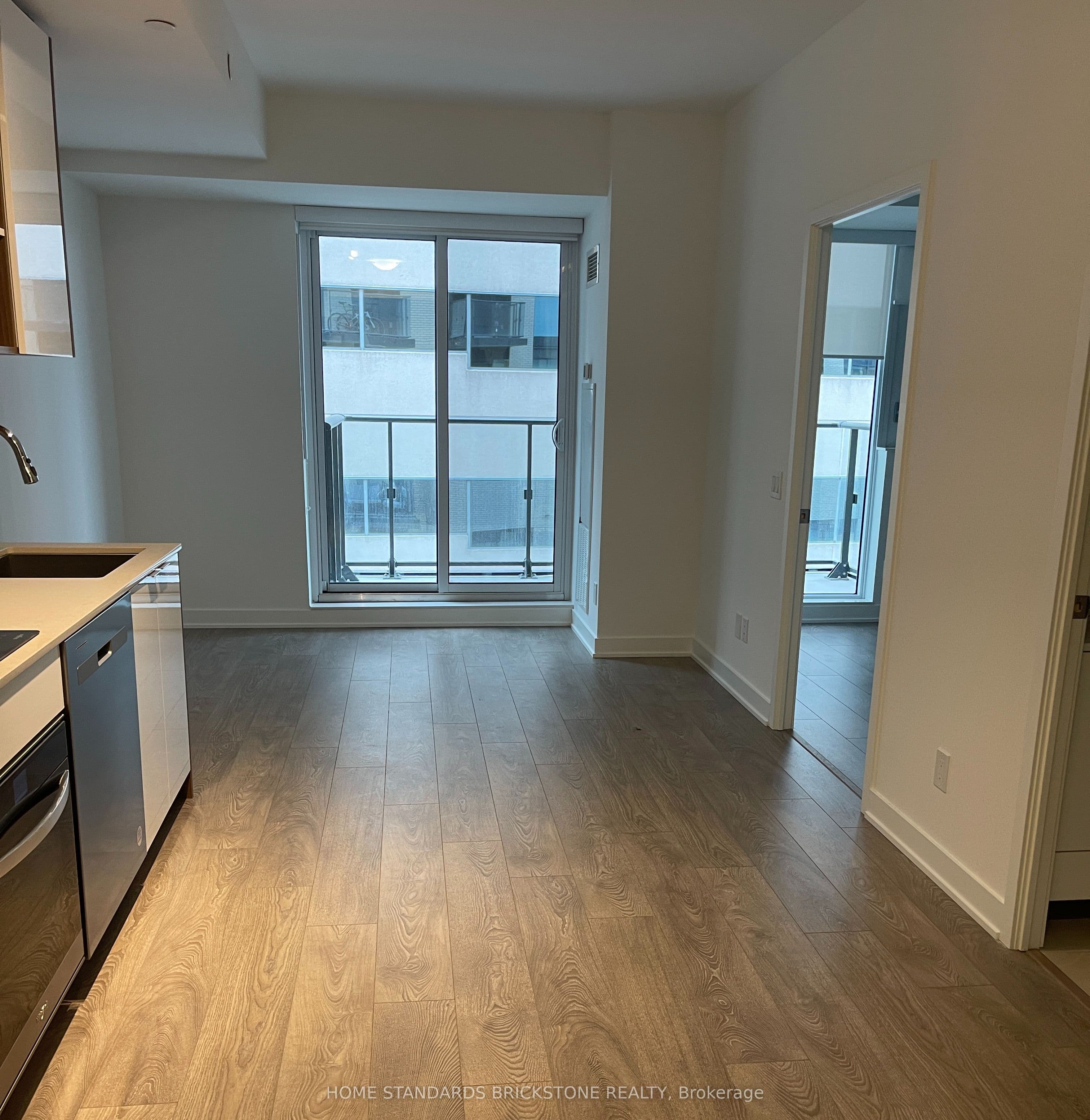 543 richmond st W 931, Toronto, ON M5V 1Y6