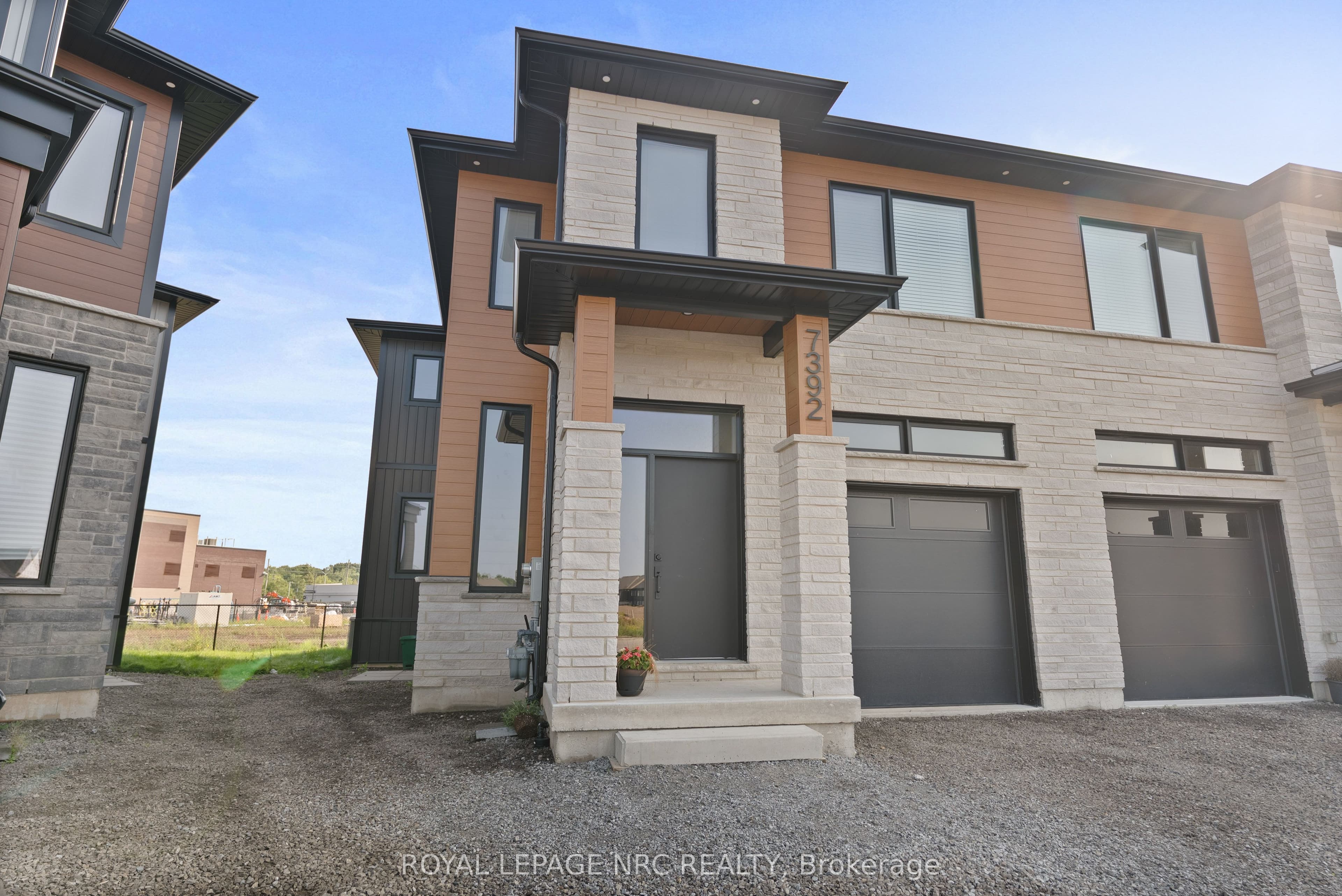 7392 Splendour Drive, Niagara Falls, ON L2H 3V7