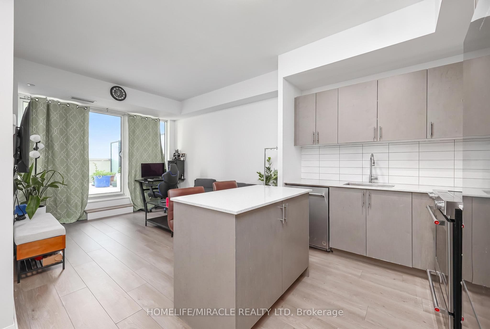 9000 Jane Street 223, Vaughan, ON L4K 0M6