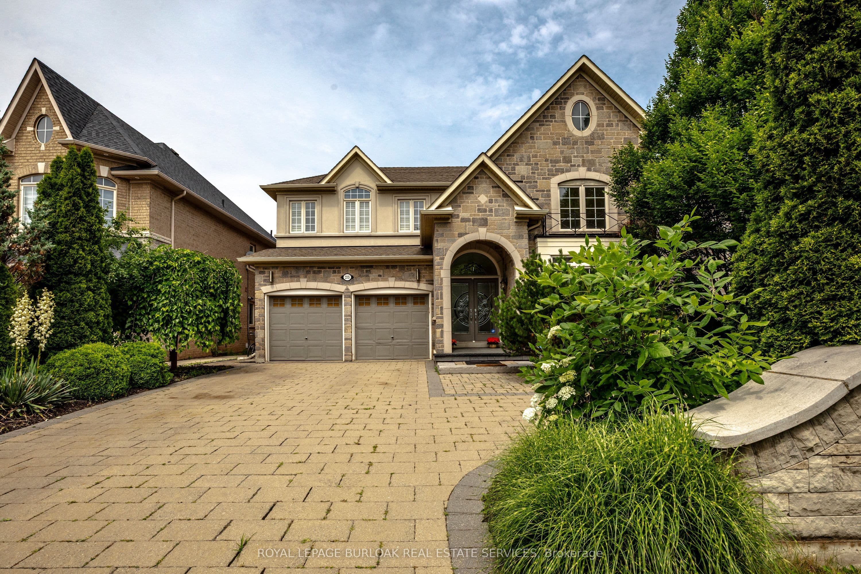 215 Burloak Drive, Oakville, ON L6L 6T6