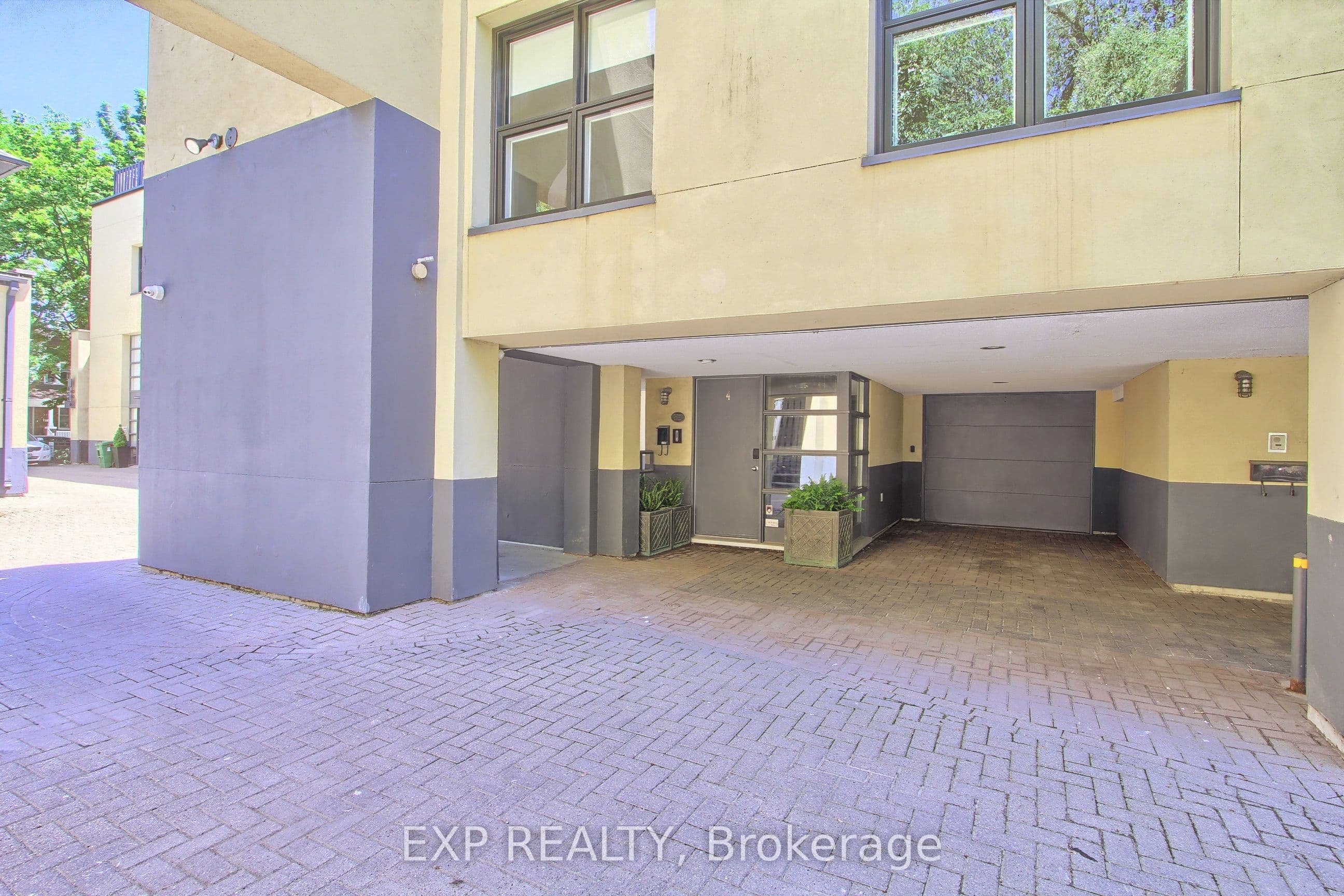 306 Sackville Street 4, Toronto, ON M5A 3G2