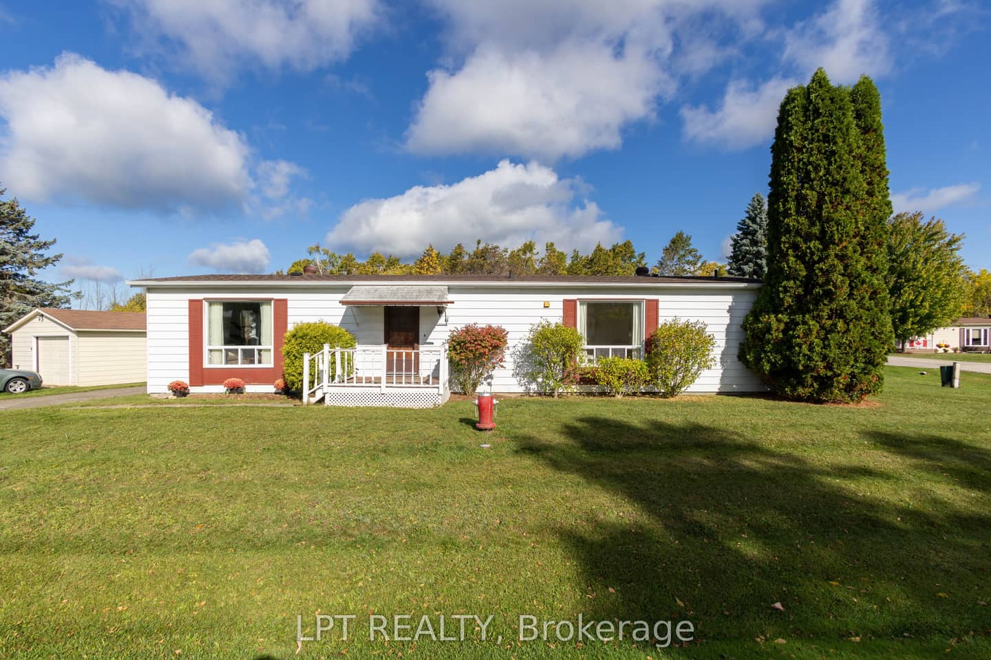 11 Geneva Court, Georgina, ON L0E 1R0