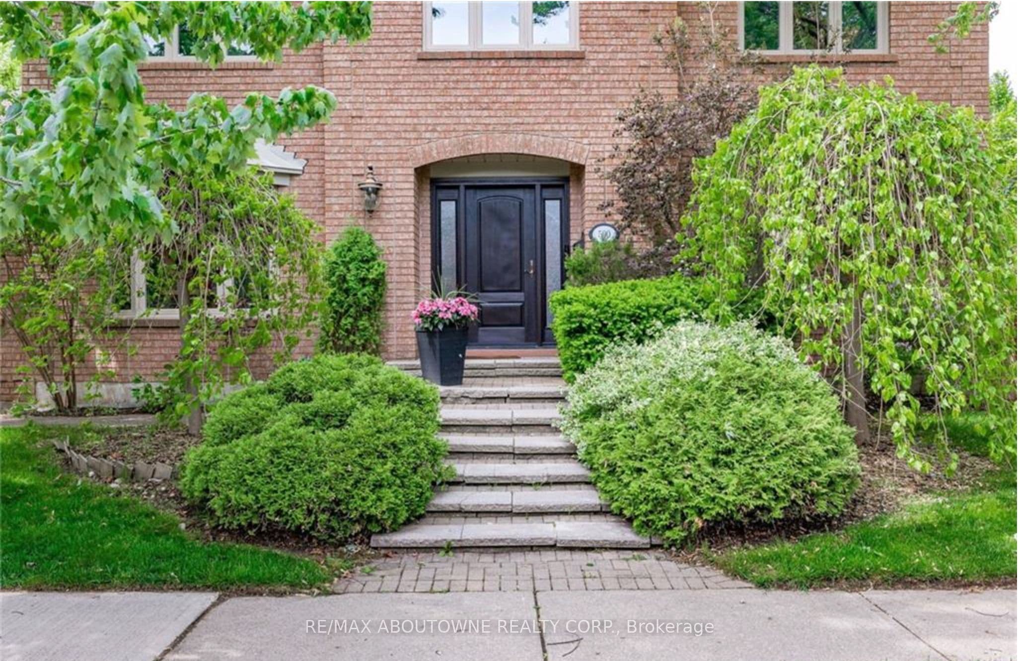 500 Blenheim Crescent, Oakville, ON L6J 6P7