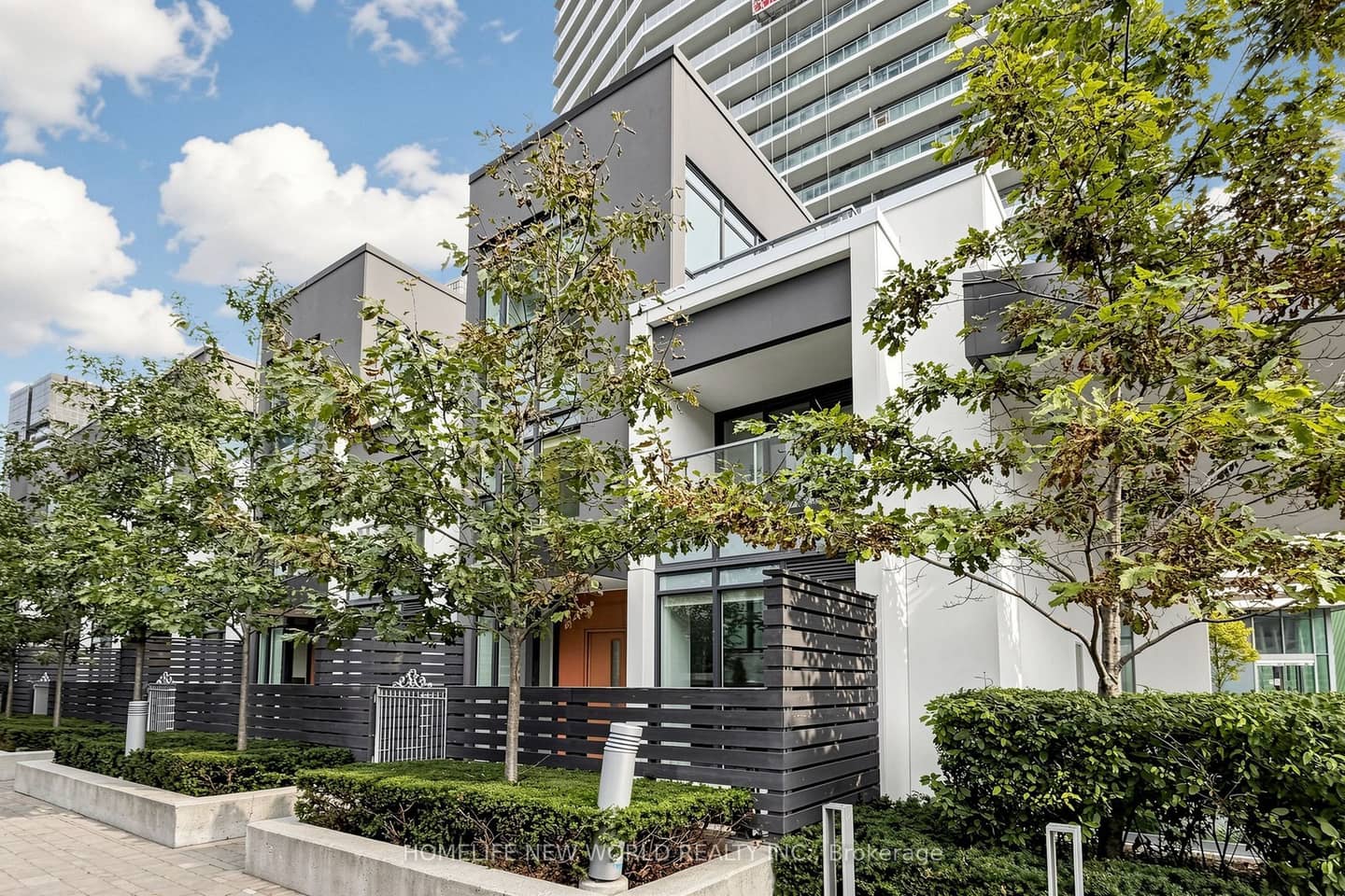113 McMahon Drive TH15, Toronto, ON M2K 0E3