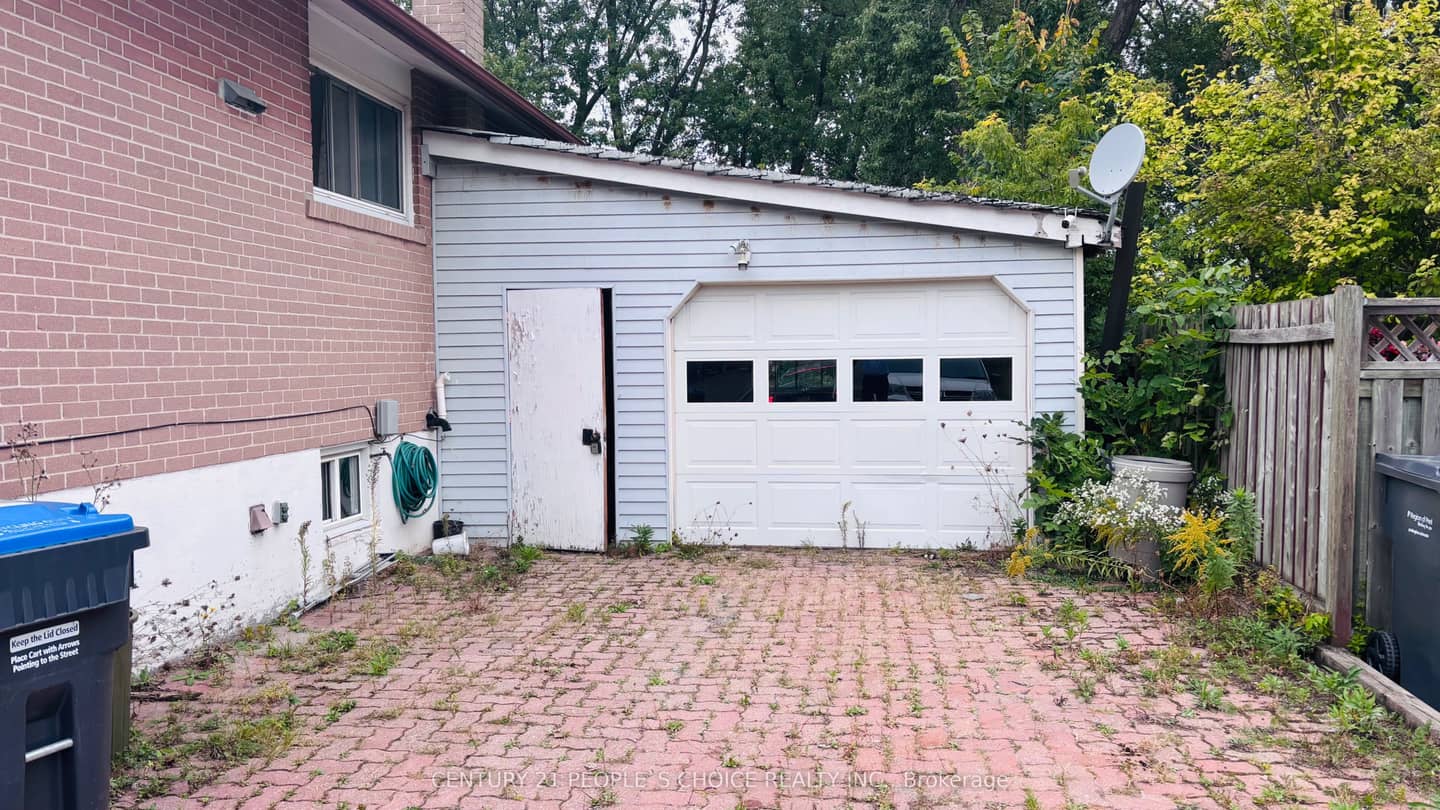 2555 Chalkwell Close, Mississauga, ON L5J 2C1