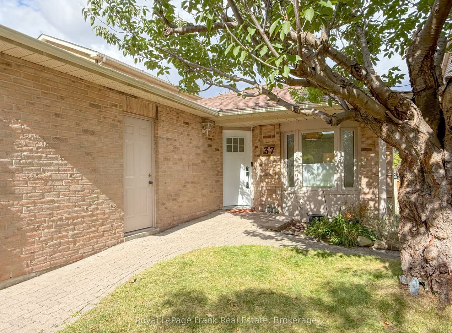 37 Angus Drive, Ajax, ON L1S 5C4