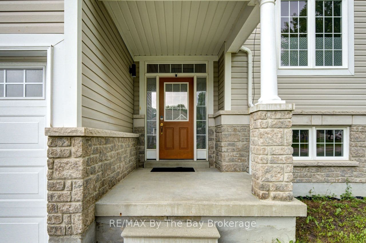 11 Grand Poplar Lane, Wasaga Beach, ON L9Z 0C7