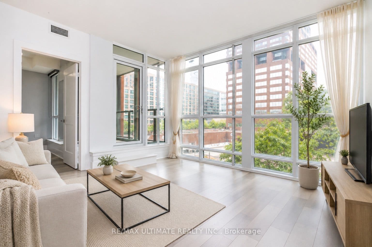 32 Davenport Road 306, Toronto, ON M5R 0B5