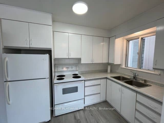 194 Florence Avenue, Toronto, ON M2N 1G4