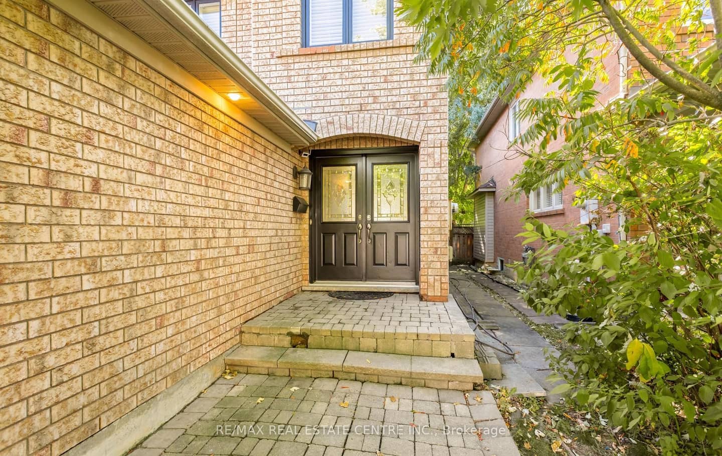 6464 Hampden Woods Road, Mississauga, ON L5N 7V9