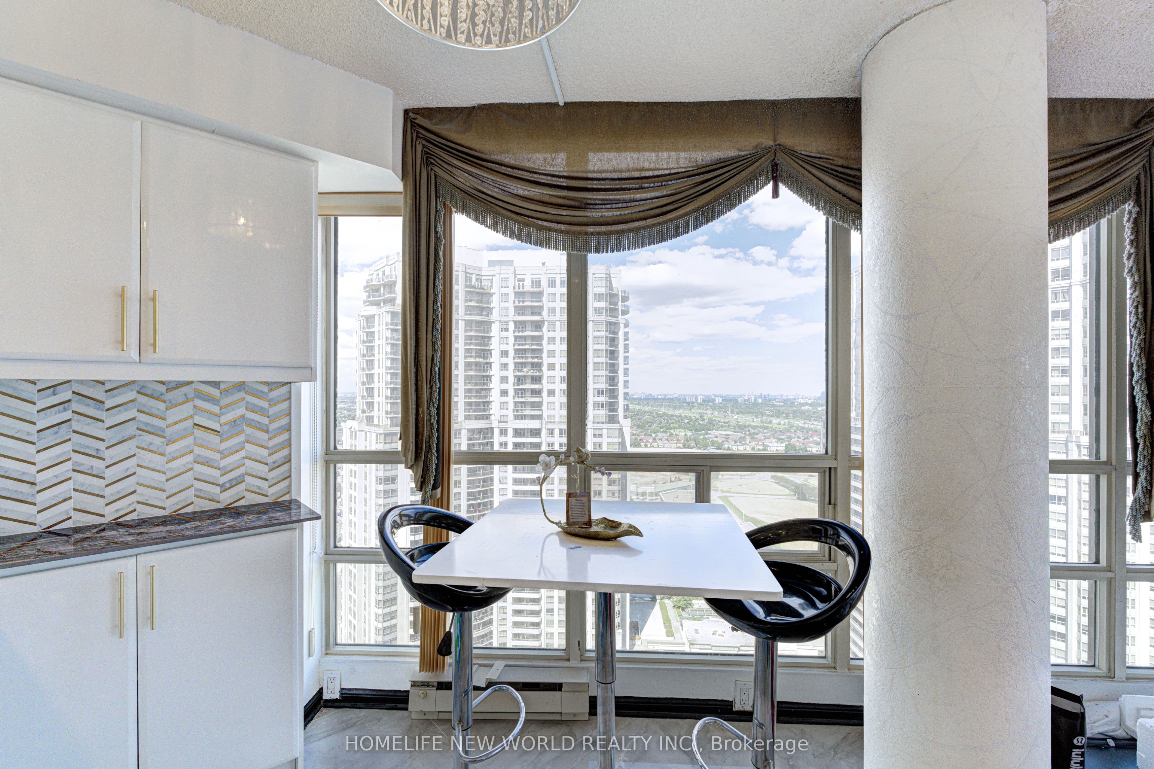 45 Kingsbridge Garden Circle 2704, Mississauga, ON L5R 3K4