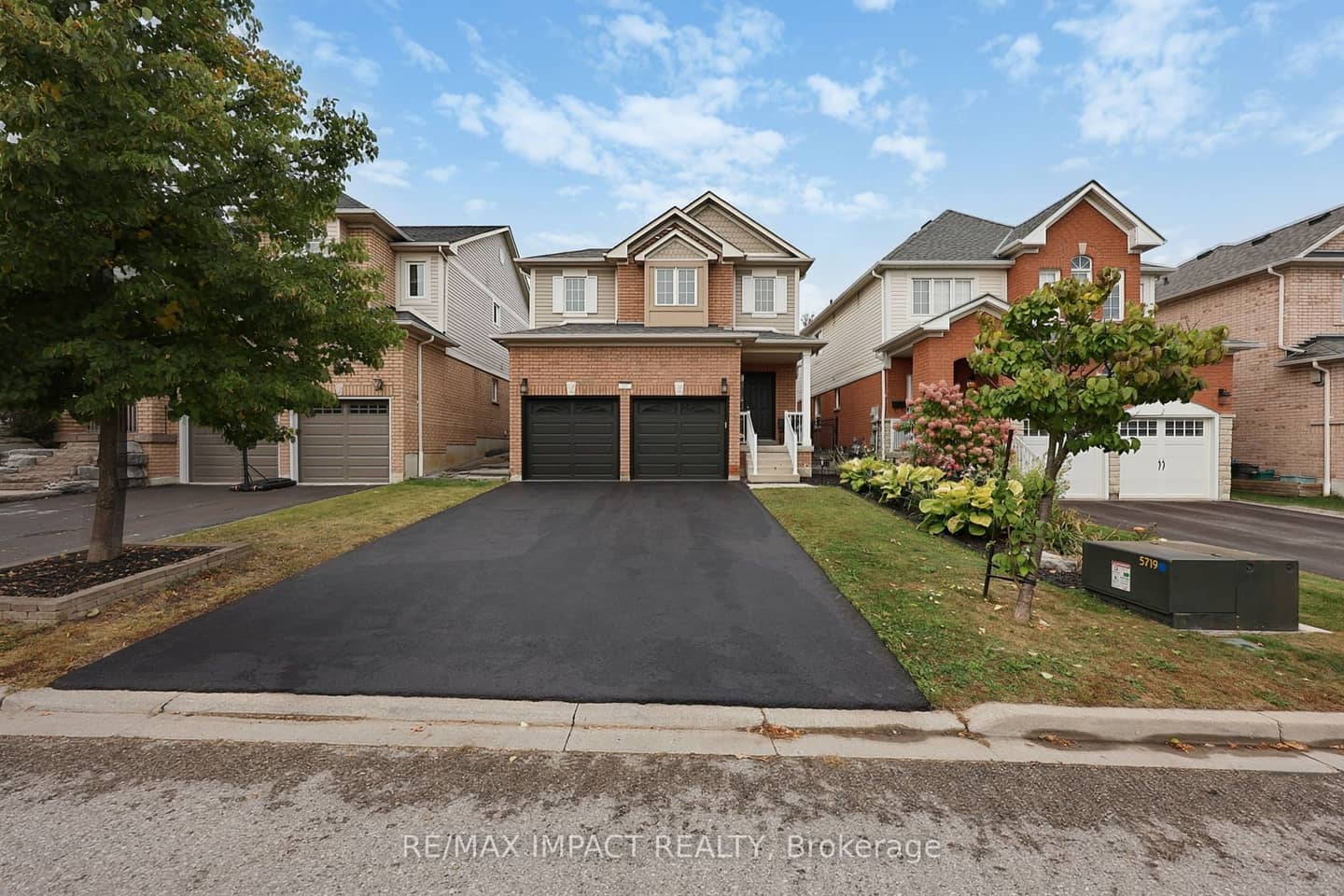 17 Holman Court, Whitby, ON L1P 1W9
