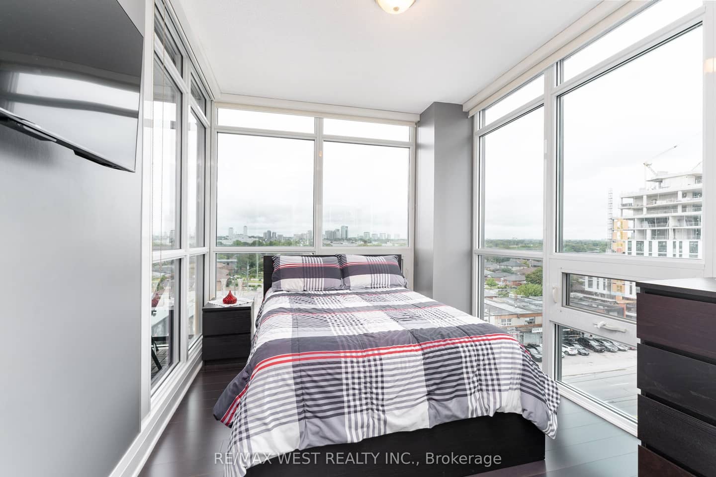 1185 The Queensway 710, Toronto, ON M8Z 1R2