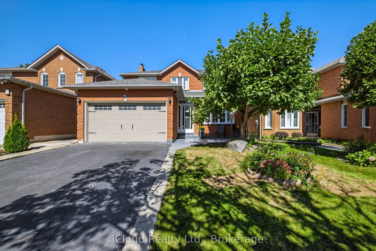 62 Castlehill Crescent, Brampton, ON L6X 4E1