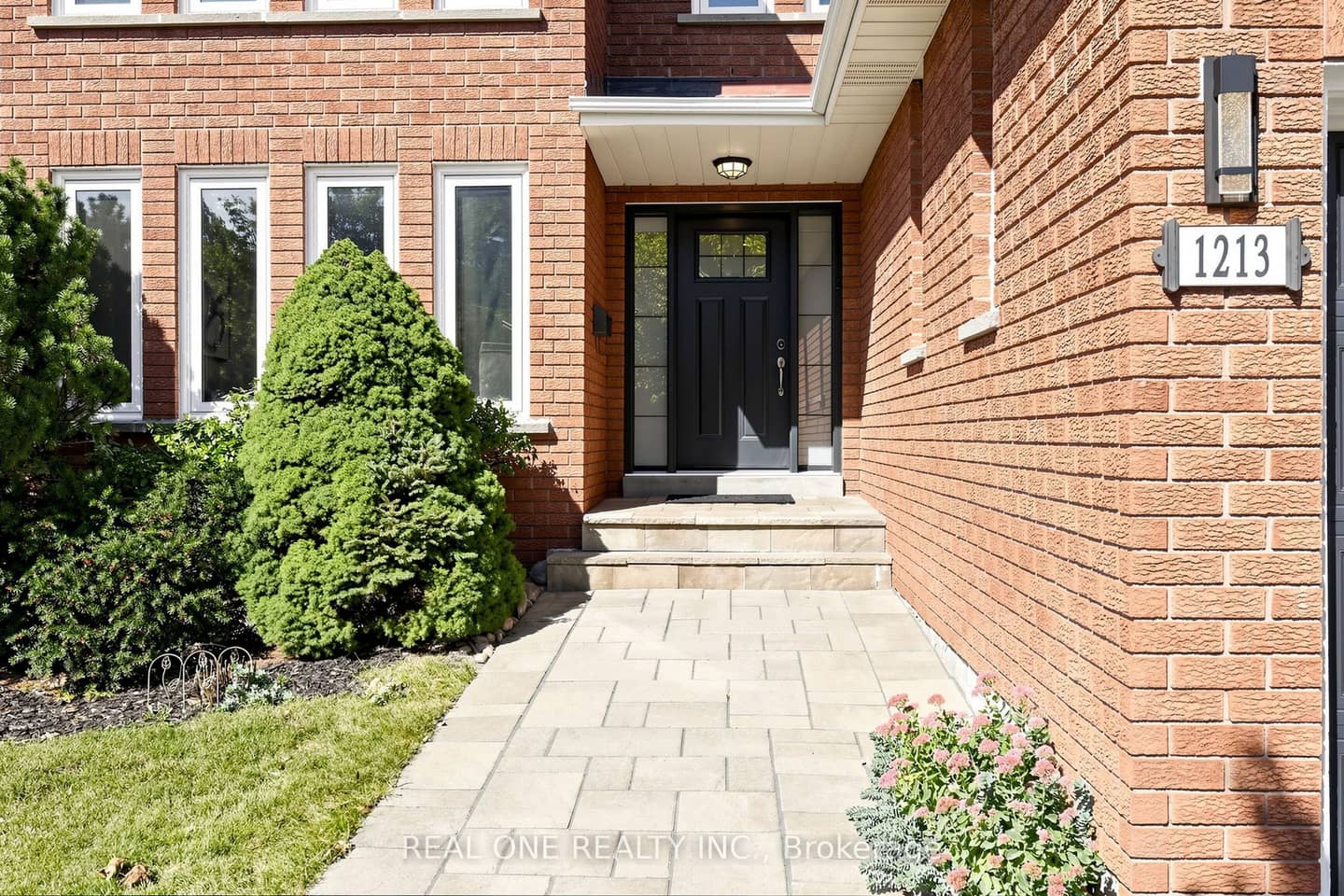 1213 Rosethorne Road, Oakville, ON L6M 1H5