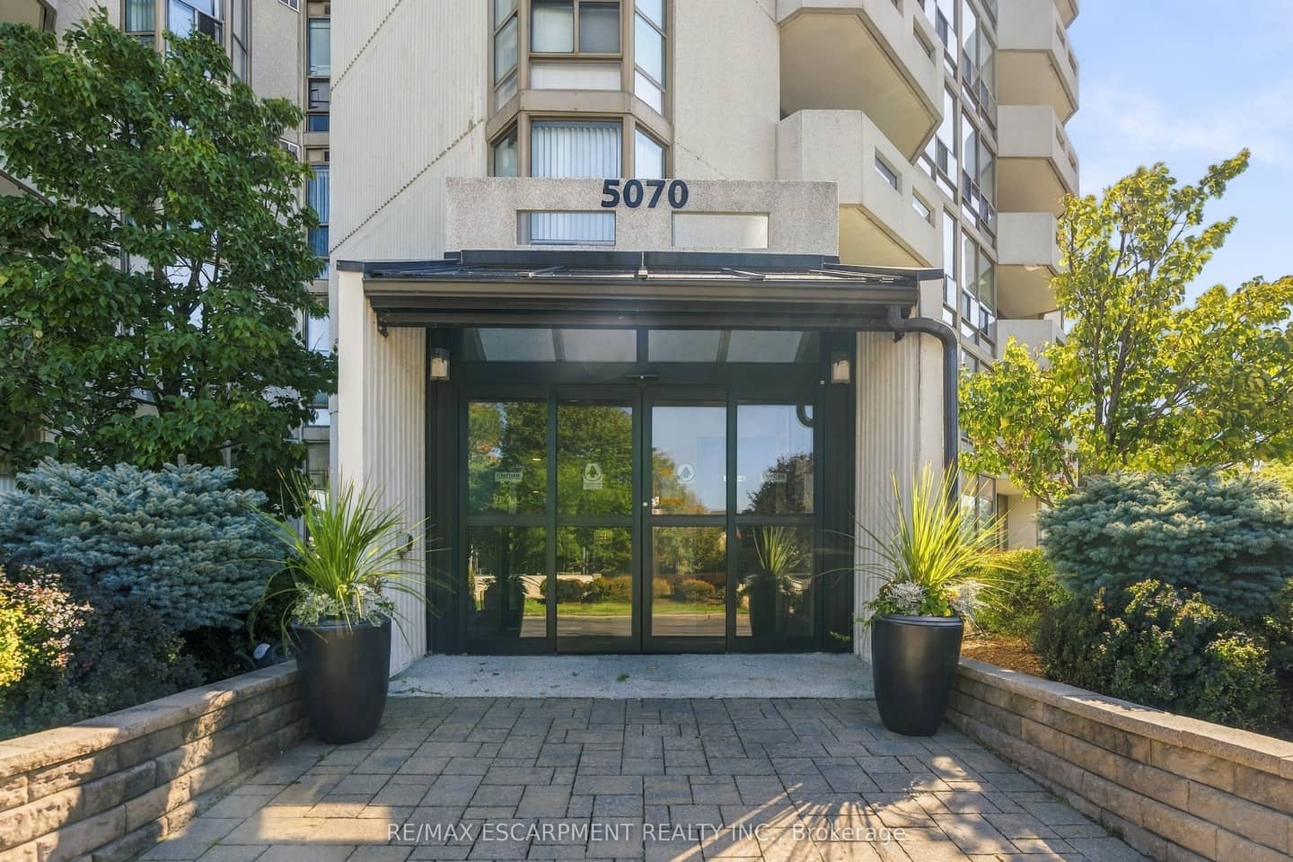 5070 PINEDALE Avenue 302, Burlington, ON L7L 5V6
