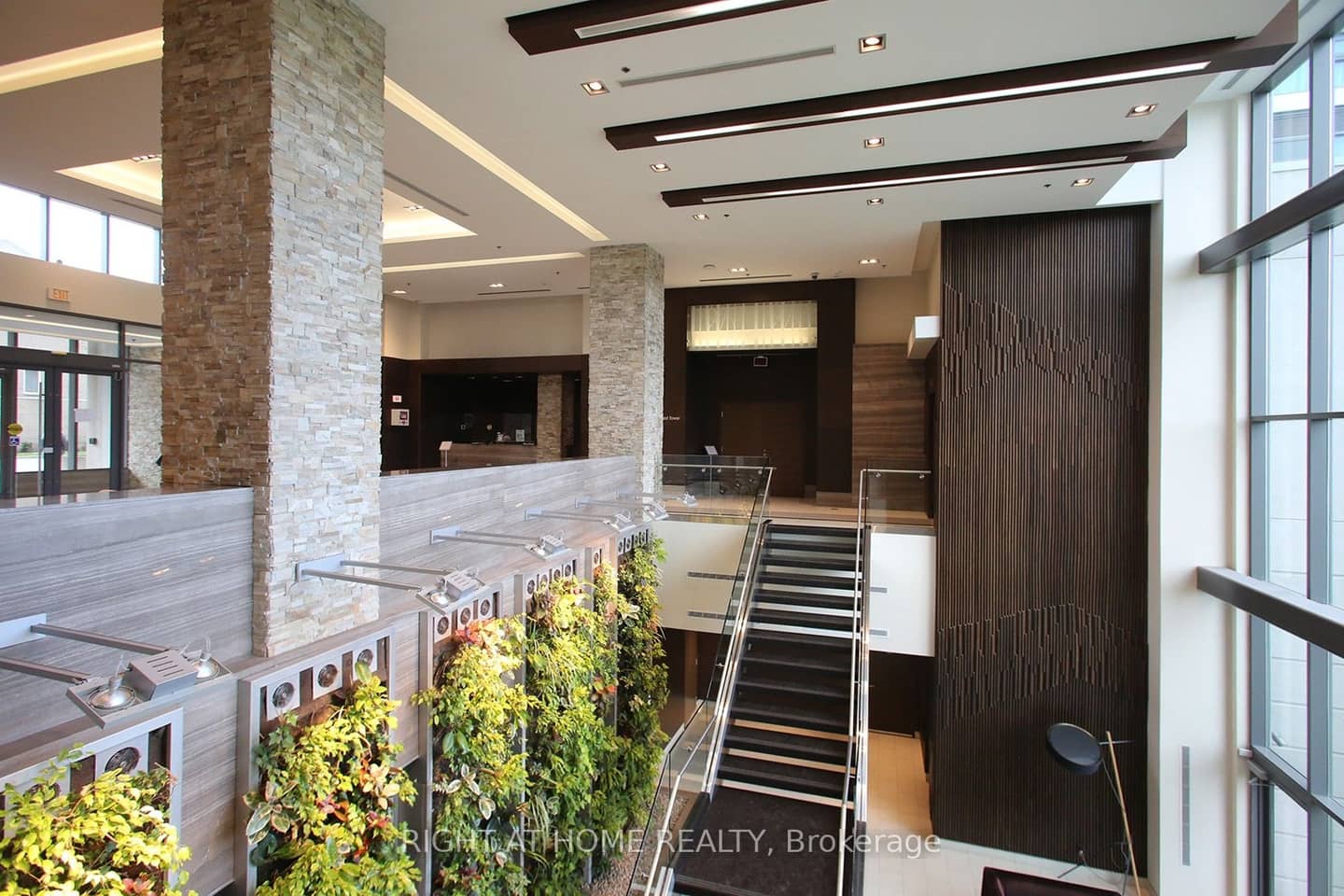 35 Brian Peck Crescent 303, Toronto, ON M4G 0A5